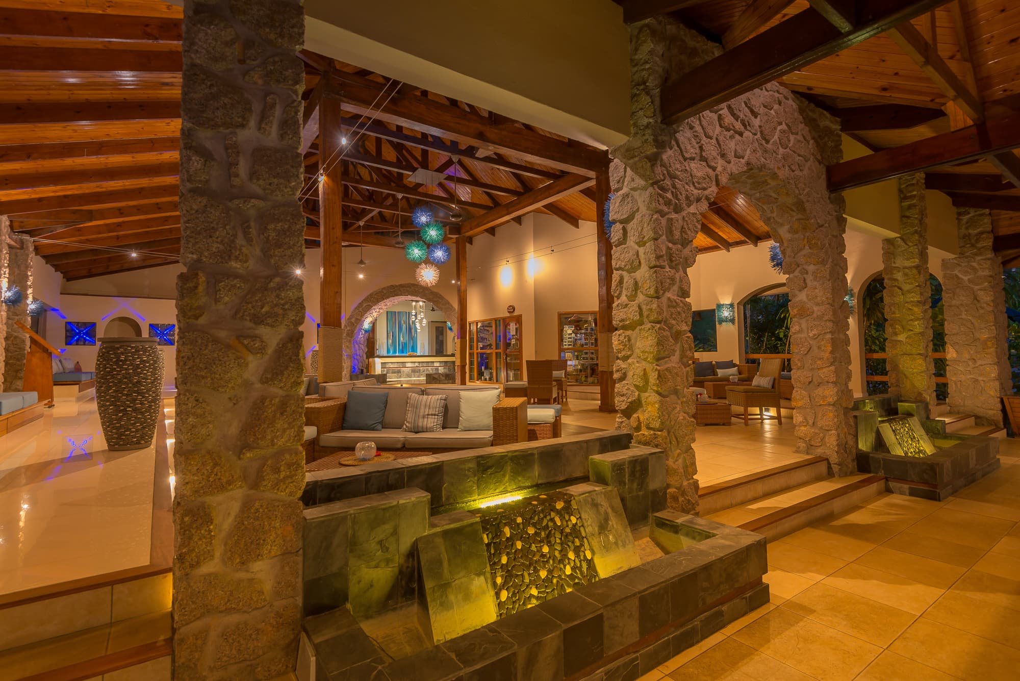 Coco de Mer Hotel and Black Parrot Suites, Lobby