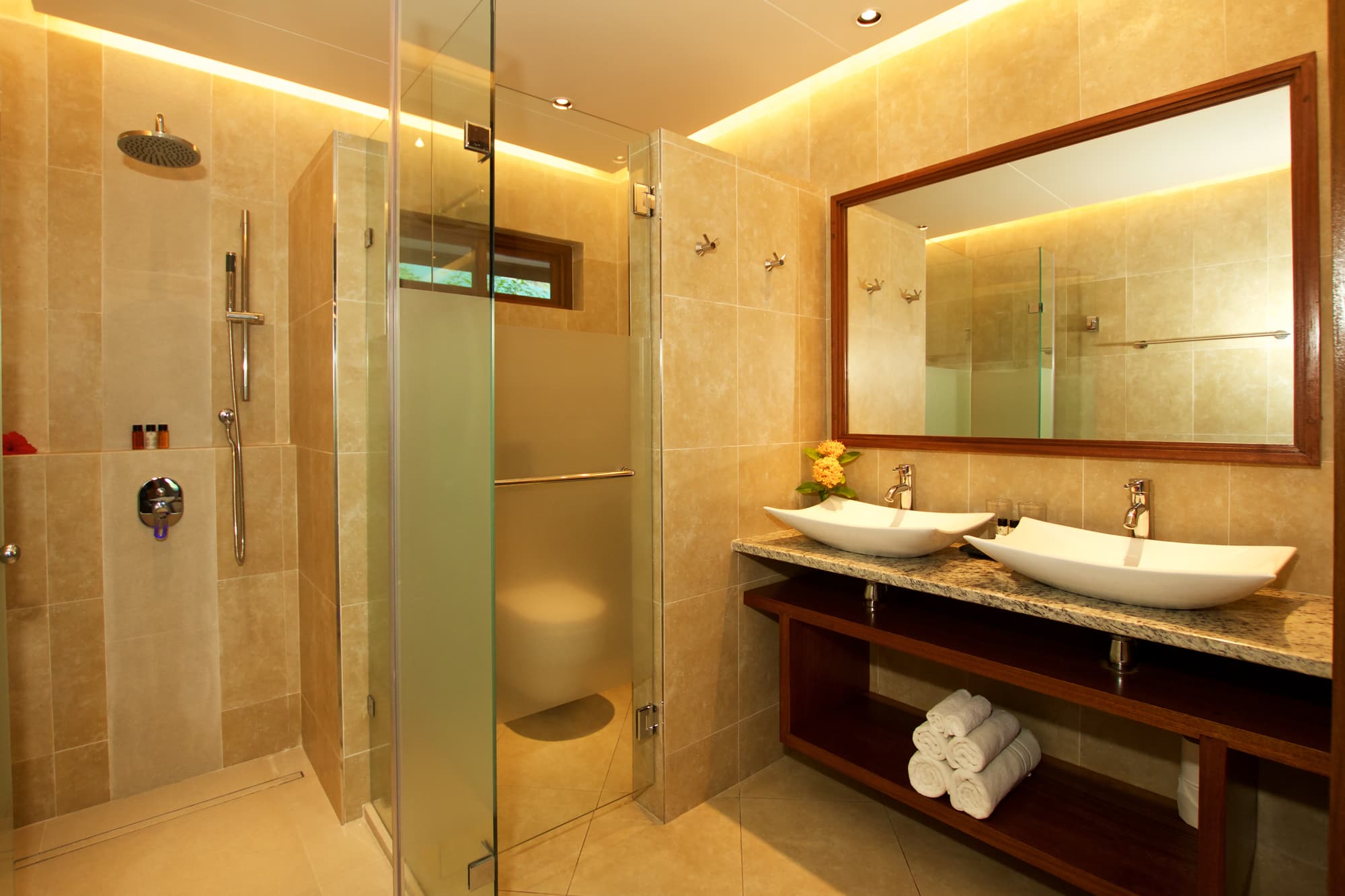 Coco de Mer Hotel and Black Parrot Suites, Room