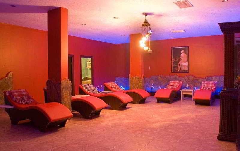 Sailor's Beach Club, Sports and Entertainment