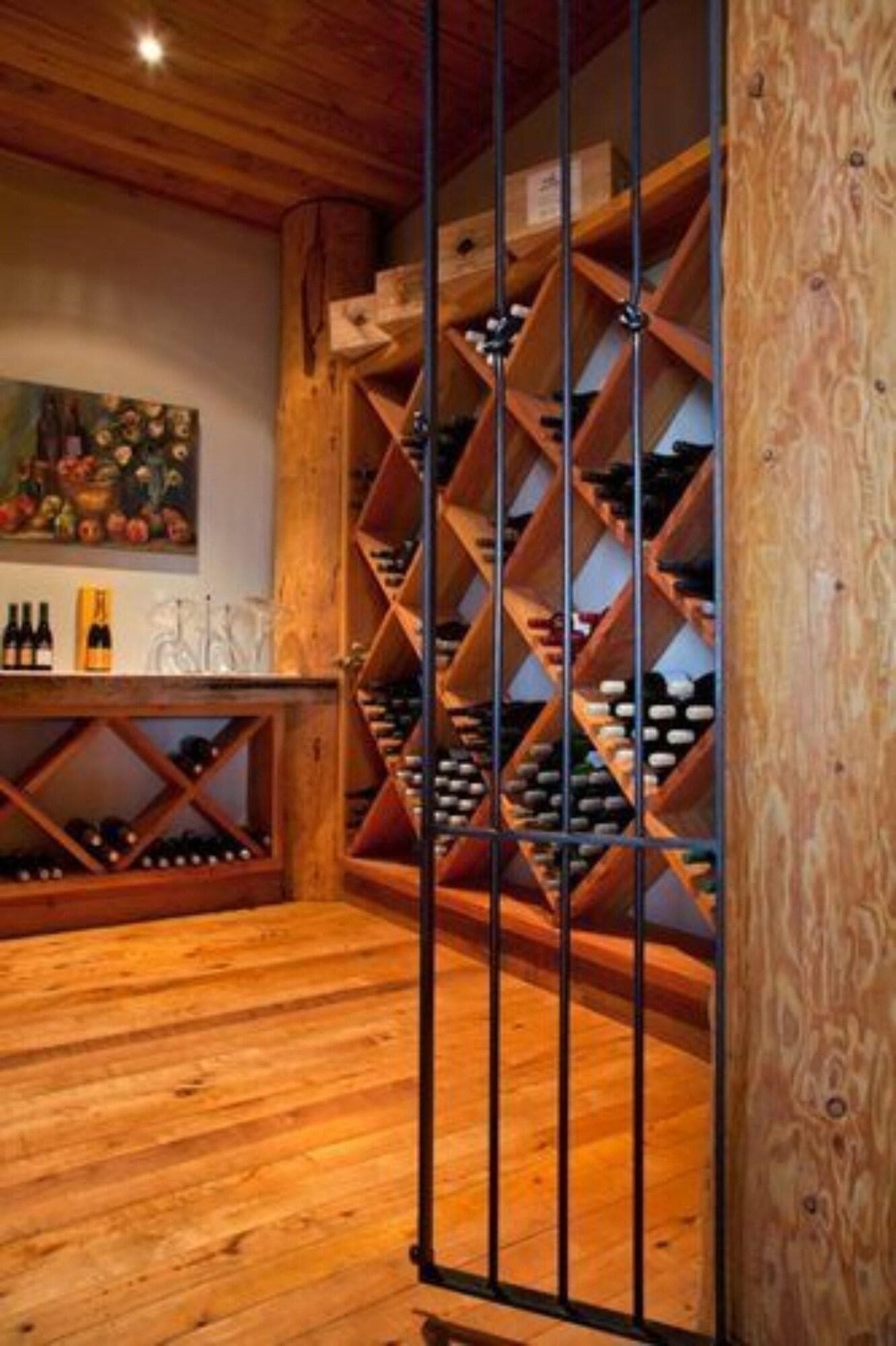 Fiordland Lodge, Bar