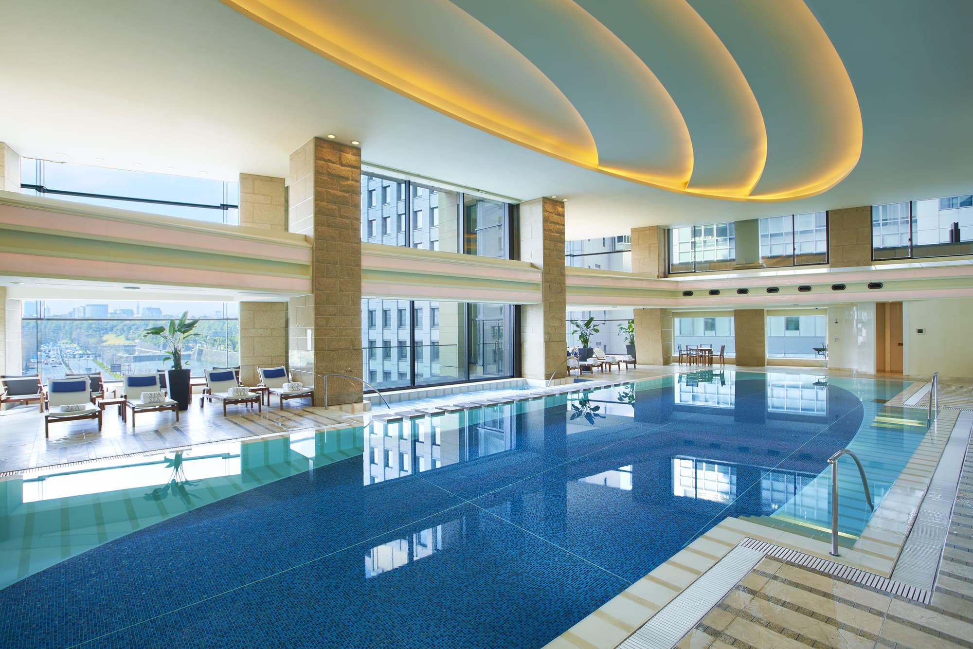 The Peninsula Tokyo, Pool