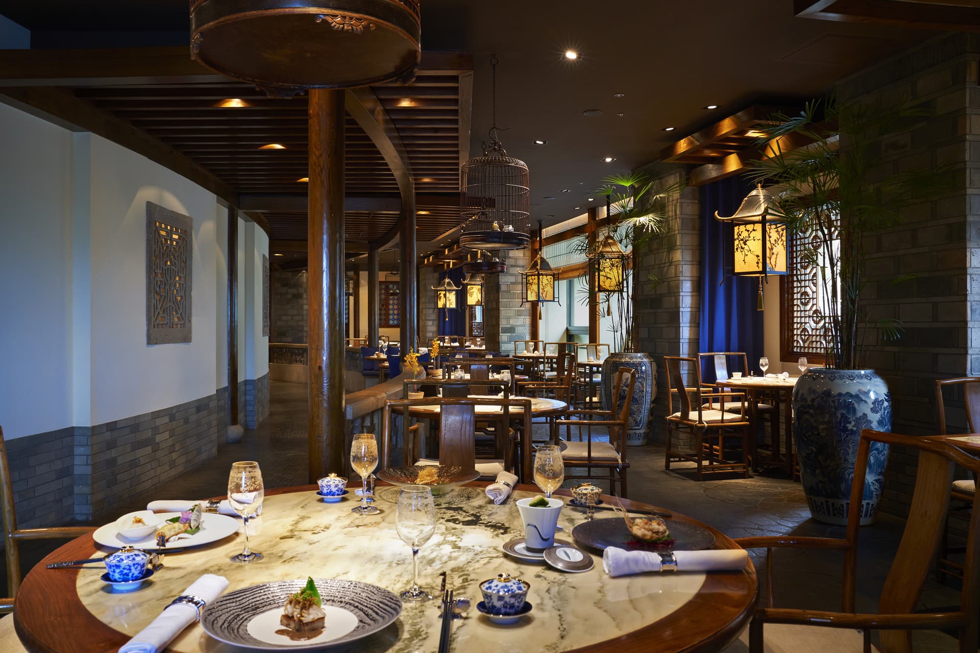 The Peninsula Tokyo, Restaurant