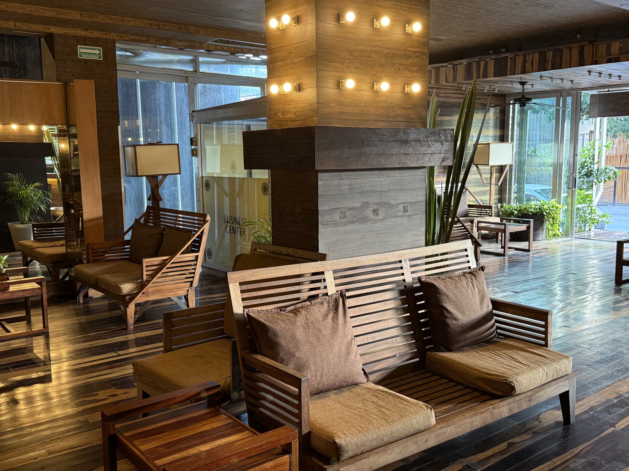 Hotel Kavia 5th Avenida, Lobby