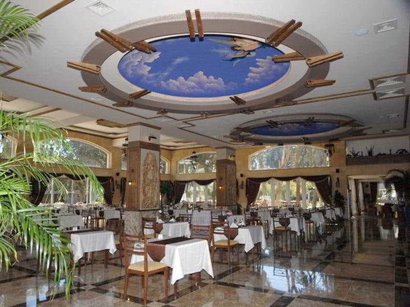 Pia Bella Hotel, Bar