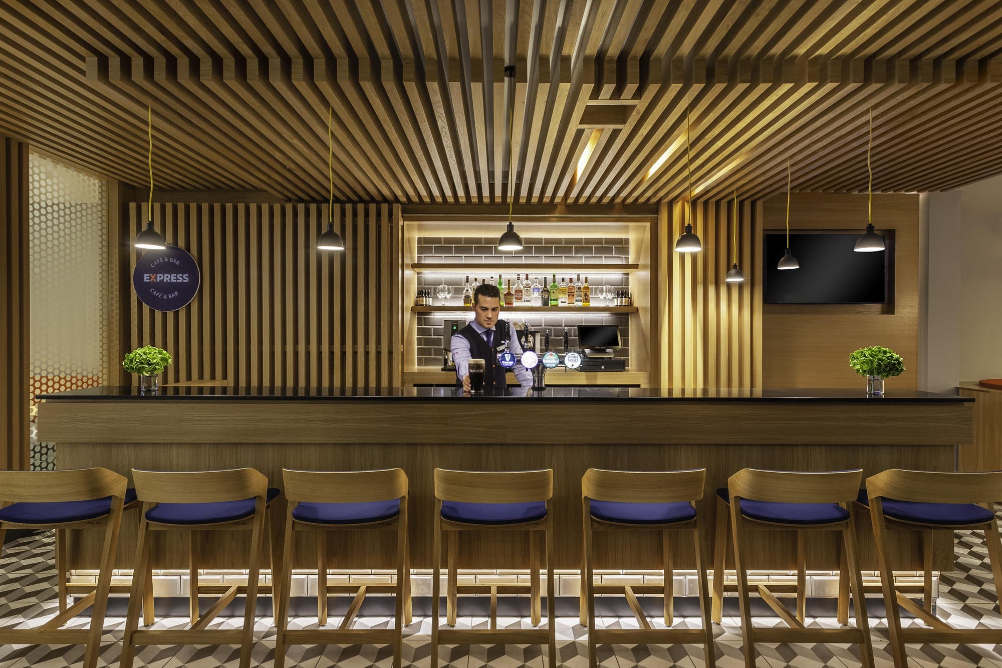 Holiday Inn Express Dublin Airport, Bar