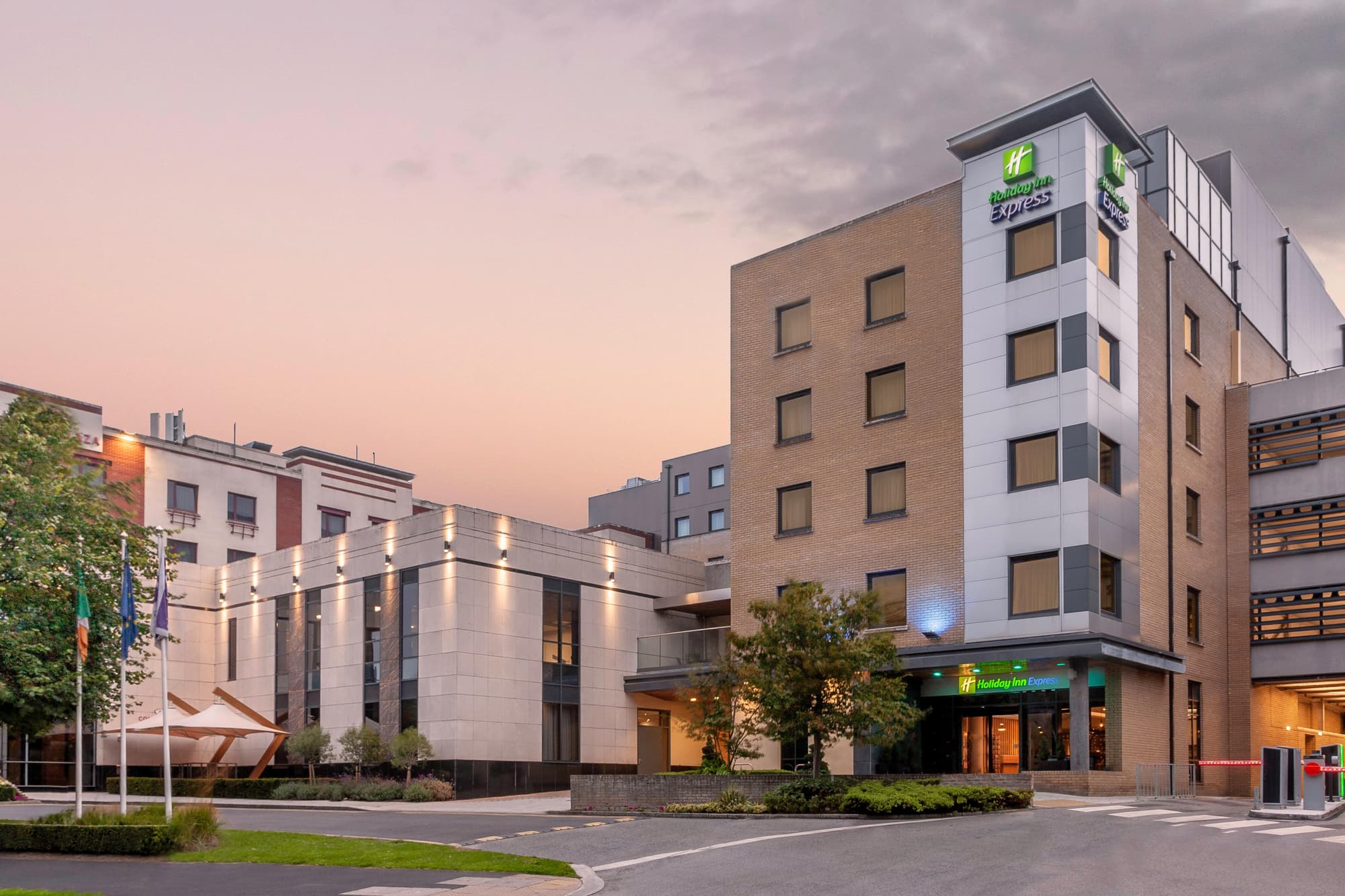 Holiday Inn Express Dublin Airport, General view