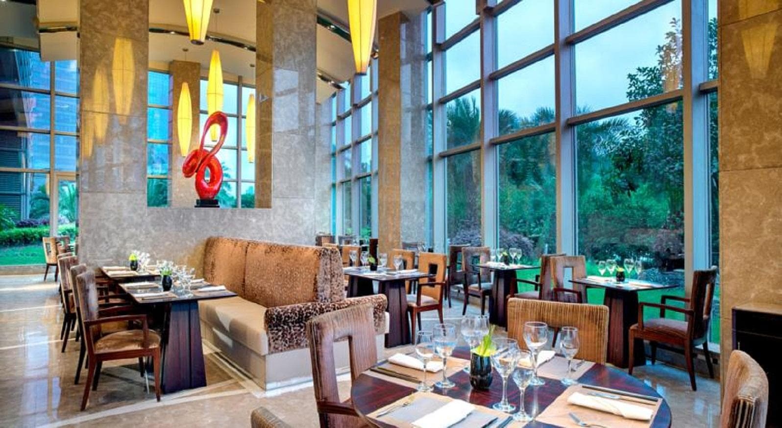 Grand Kempinski Hotel Shanghai, Restaurant