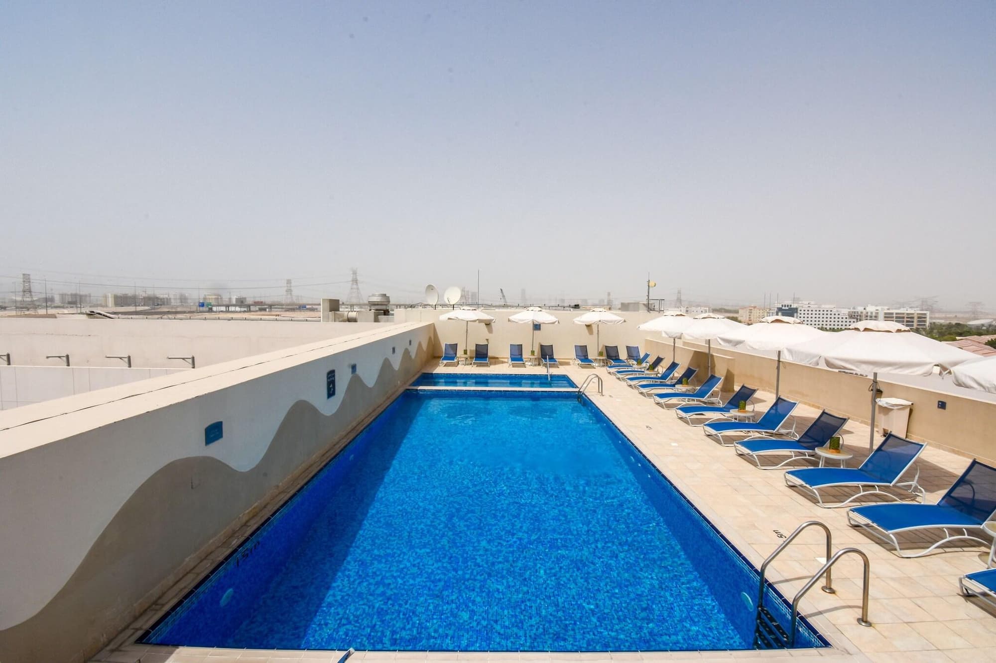 Premier Inn Dubai Investments Park, Pool