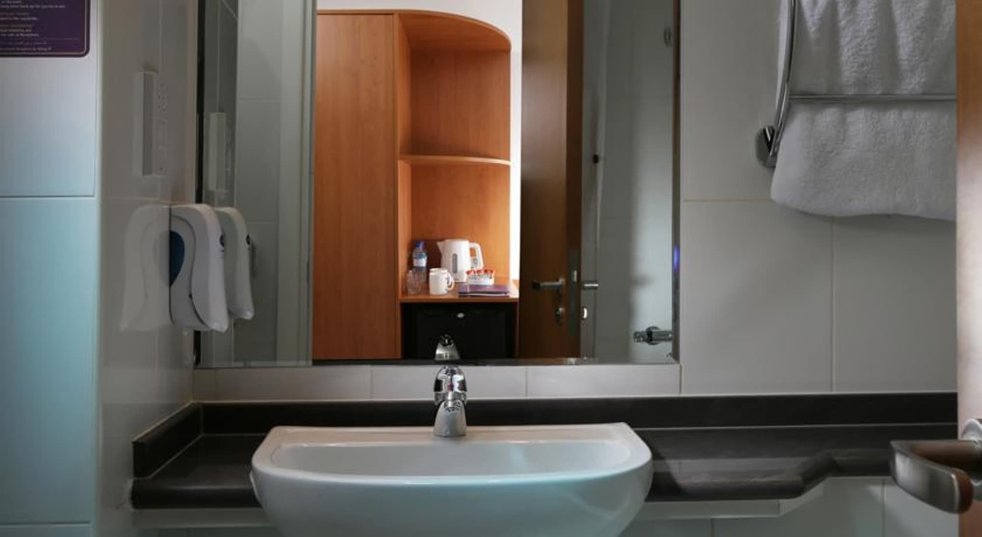 Premier Inn Dubai Investments Park, Room