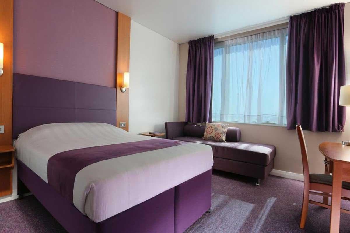 Premier Inn Dubai Investments Park, Room