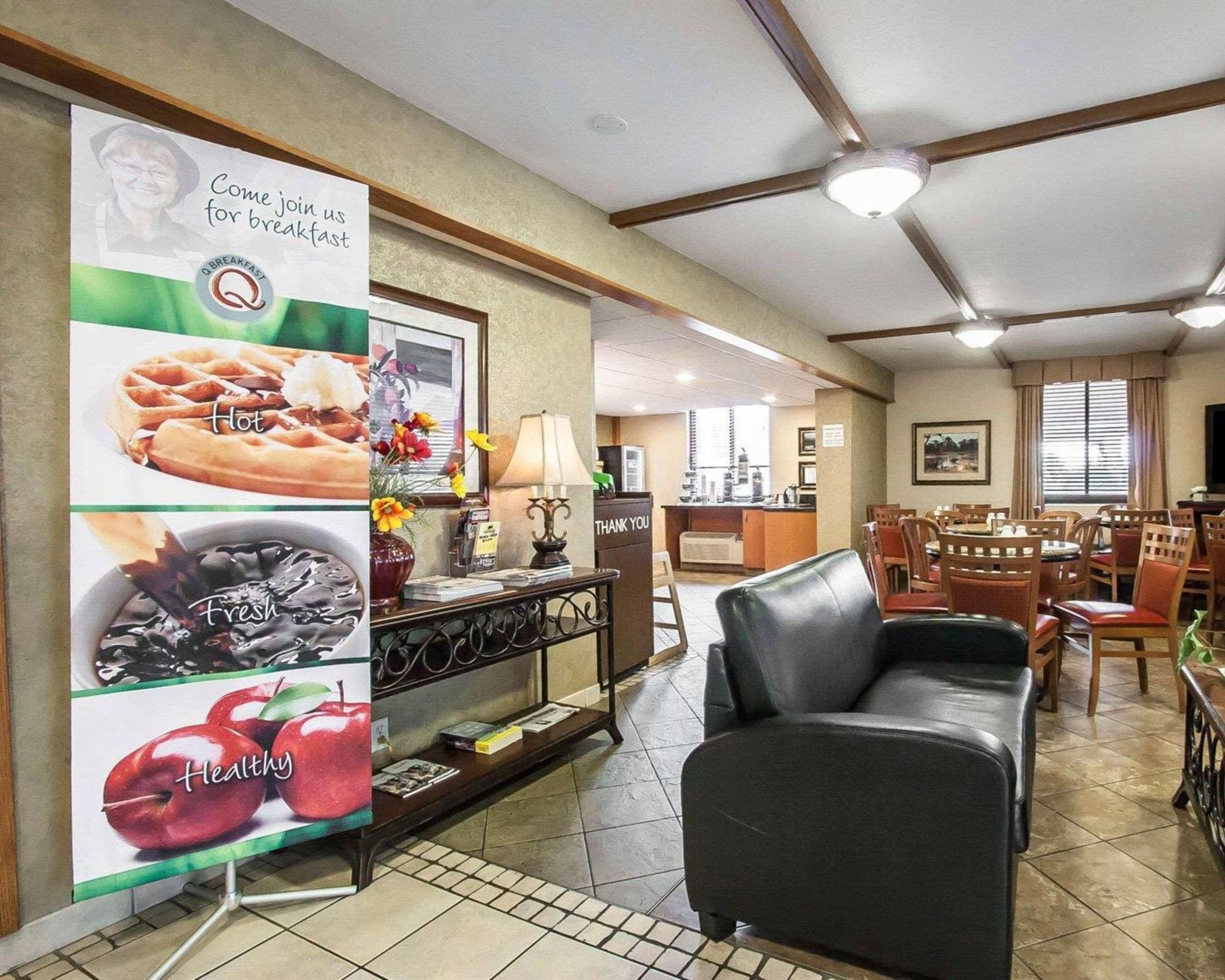 Quality Inn & Suites North, Lobby