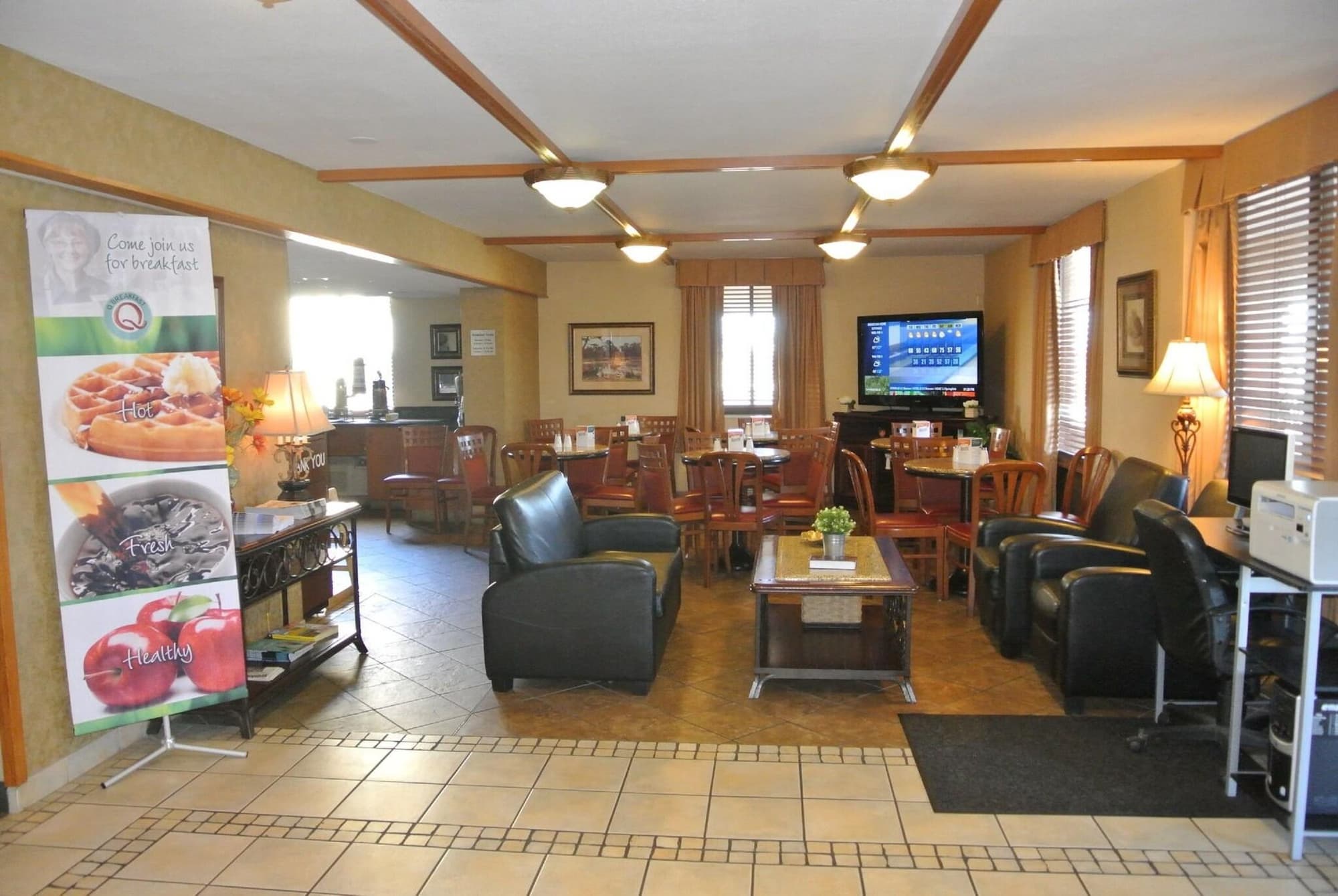 Quality Inn & Suites North, Lobby