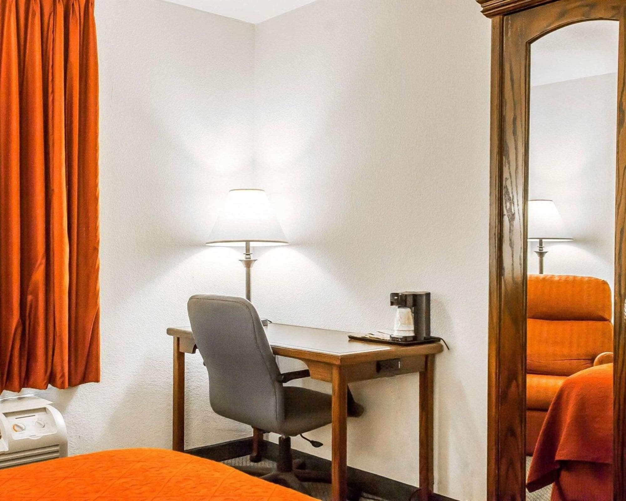 Quality Inn & Suites North, Room