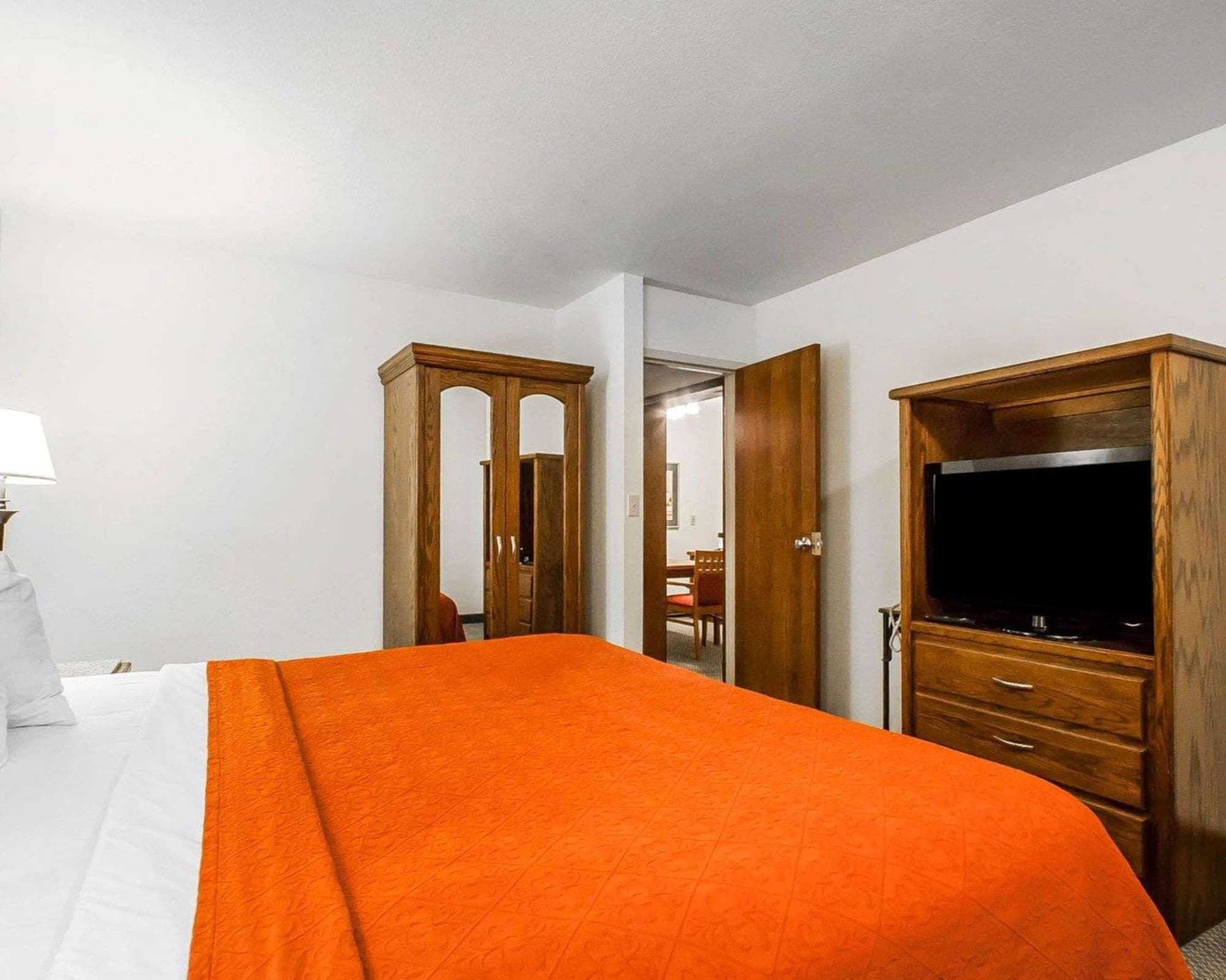 Quality Inn & Suites North, Room