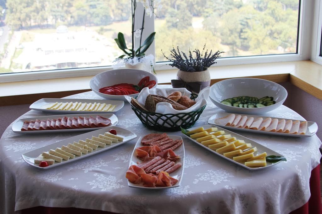 Sky Tower Hotel, Restaurant