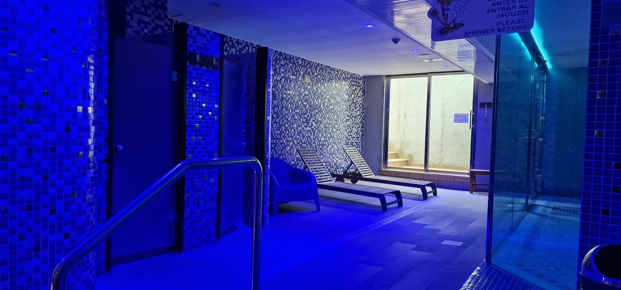 Maritimo Ris Apartamentos, Sports and Entertainment