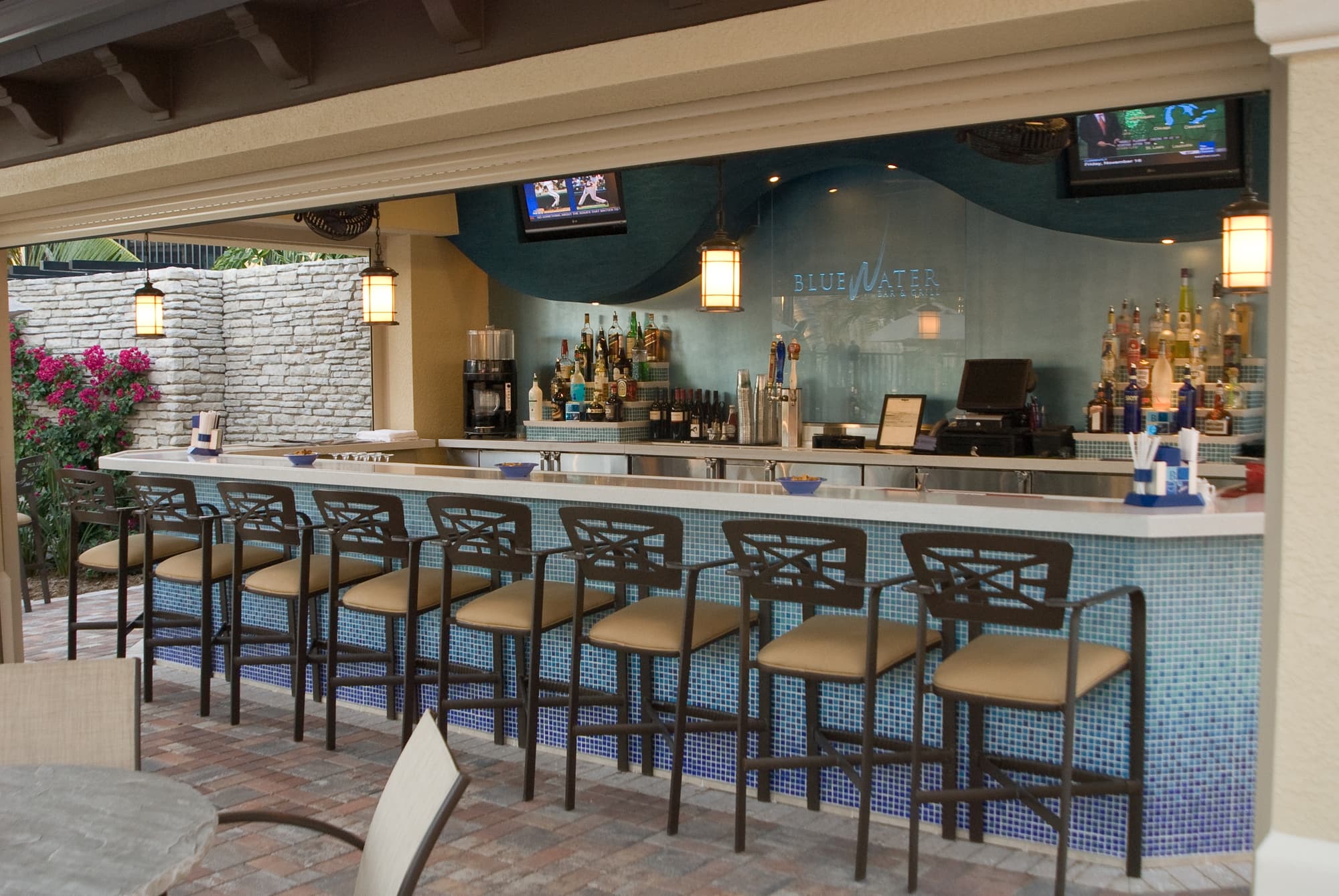 Naples Bay Resort & Marina, Bar