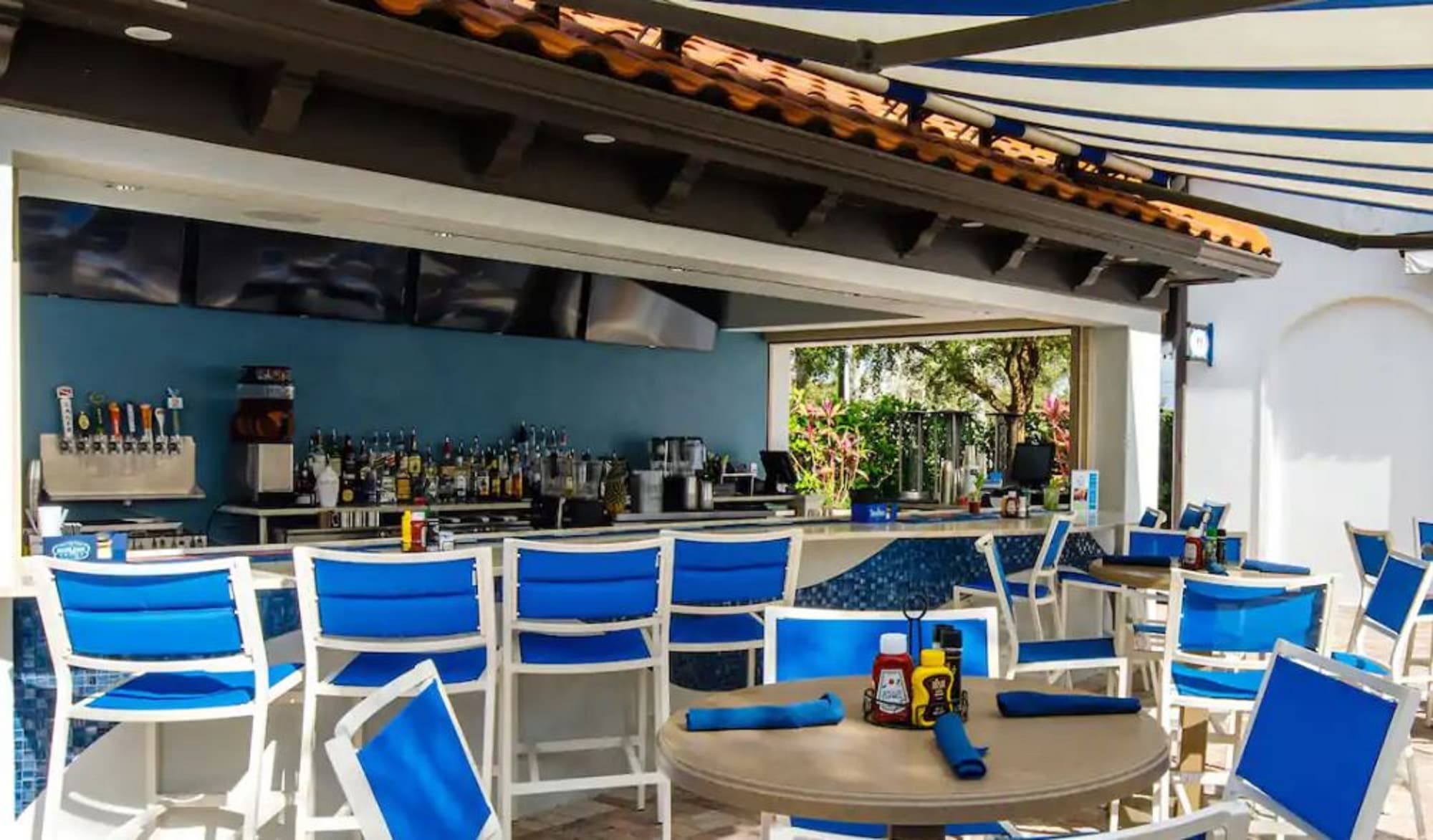 Naples Bay Resort & Marina, Bar