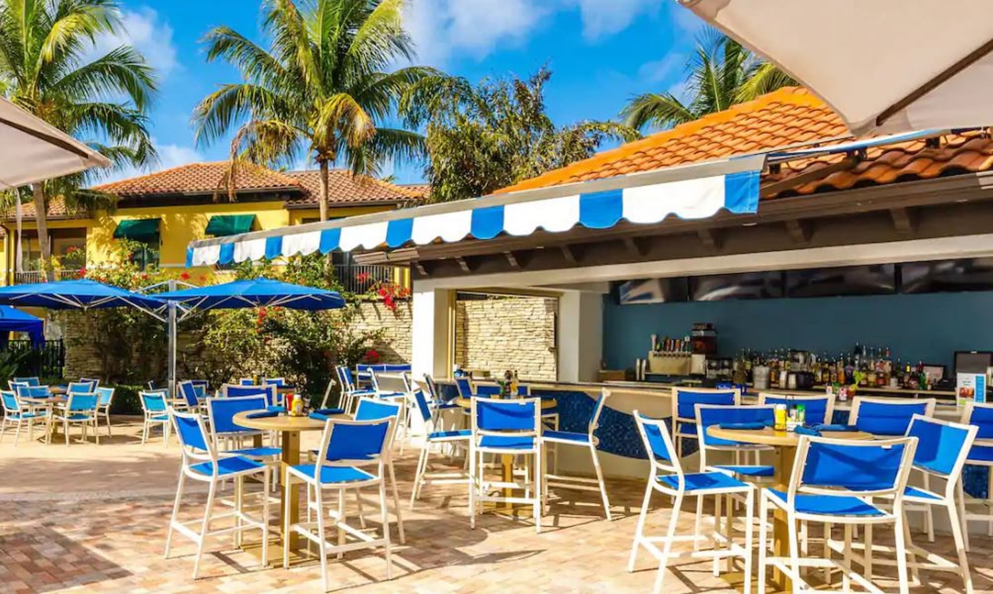 Naples Bay Resort & Marina, Bar