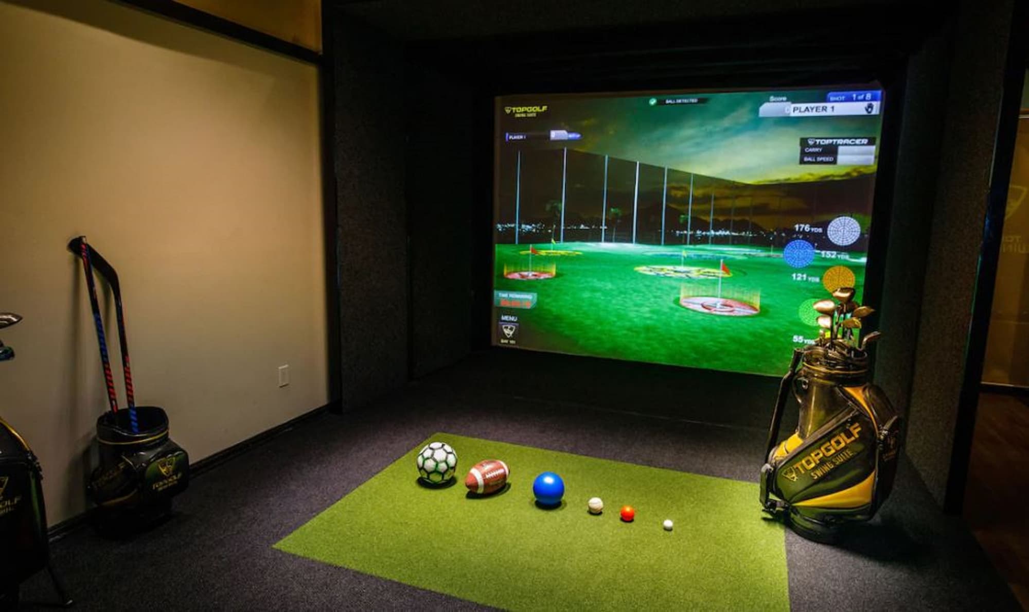 Naples Bay Resort & Marina, Sports and Entertainment