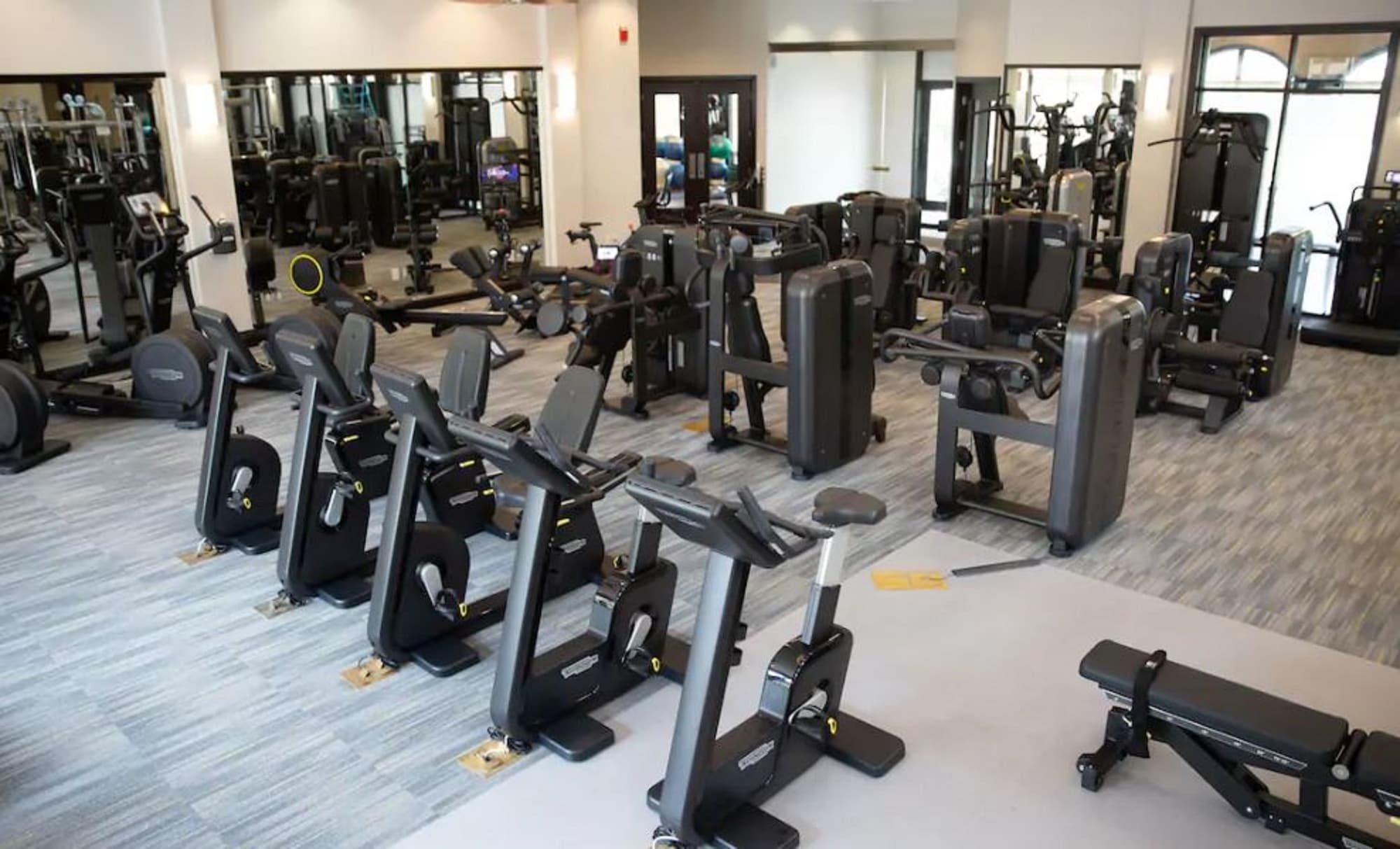 Naples Bay Resort & Marina, Sports and Entertainment