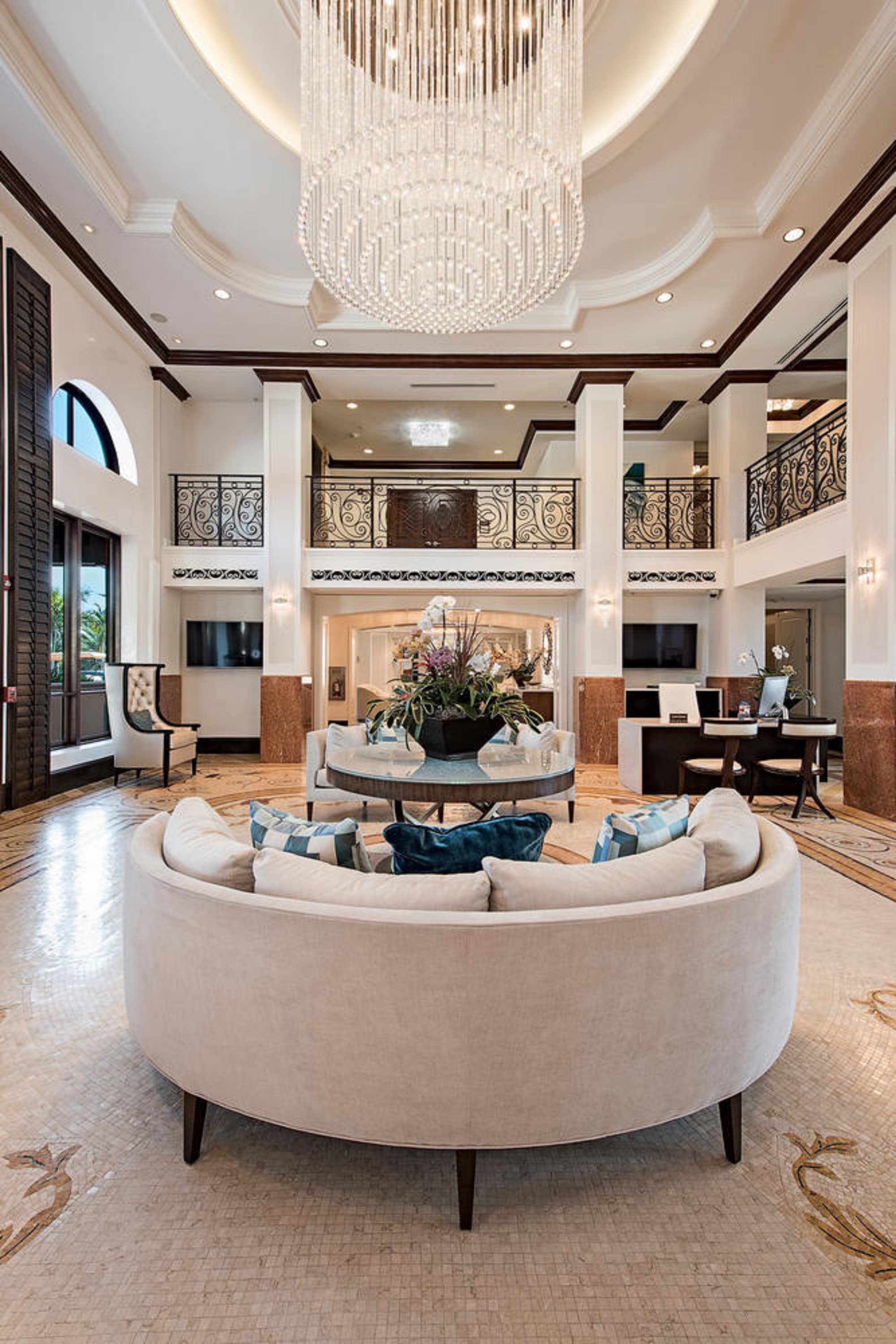 Naples Bay Resort & Marina, Lobby