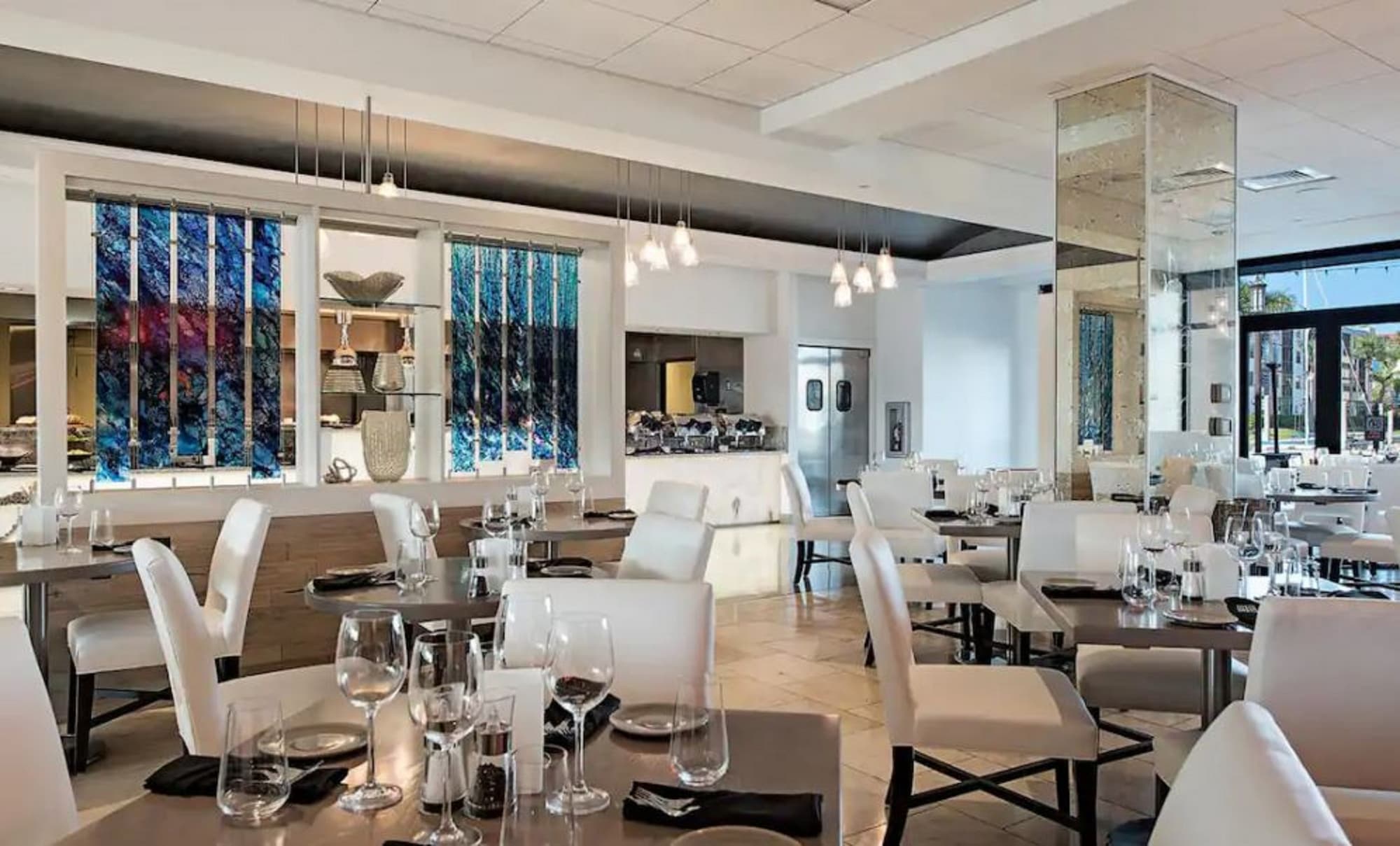 Naples Bay Resort & Marina, Restaurant
