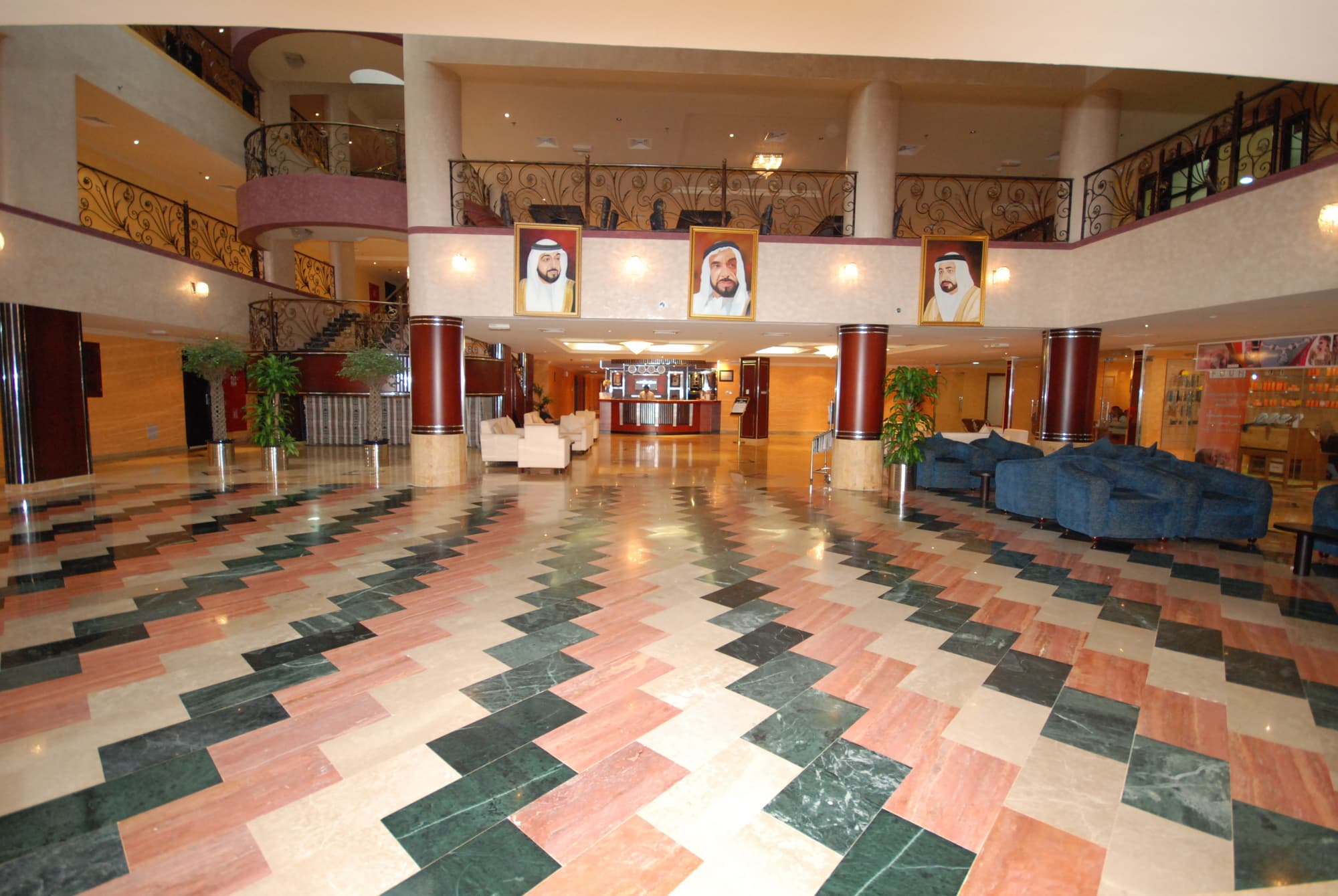 Al Bustan Hotel, Lobby