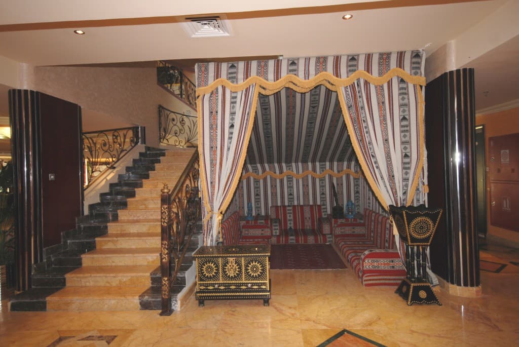 Al Bustan Hotel, Lobby