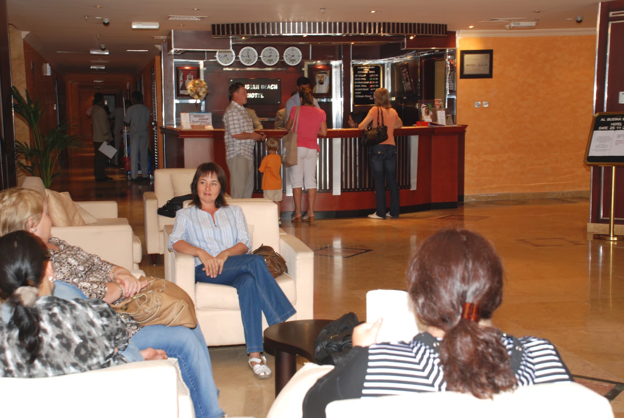 Al Bustan Hotel, Lobby