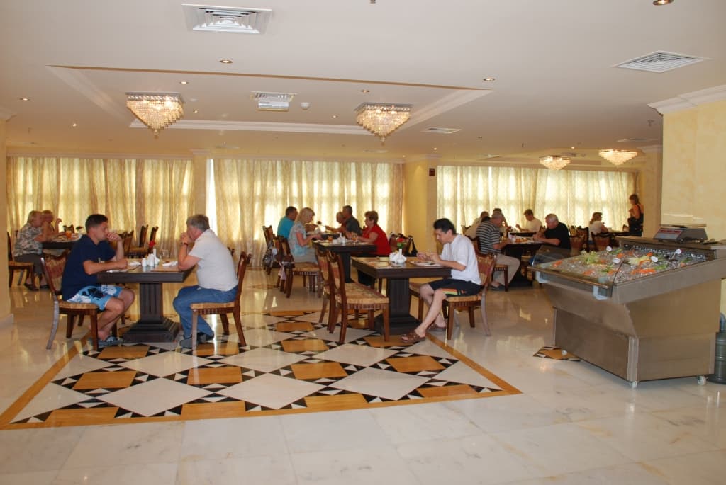 Al Bustan Hotel, Restaurant