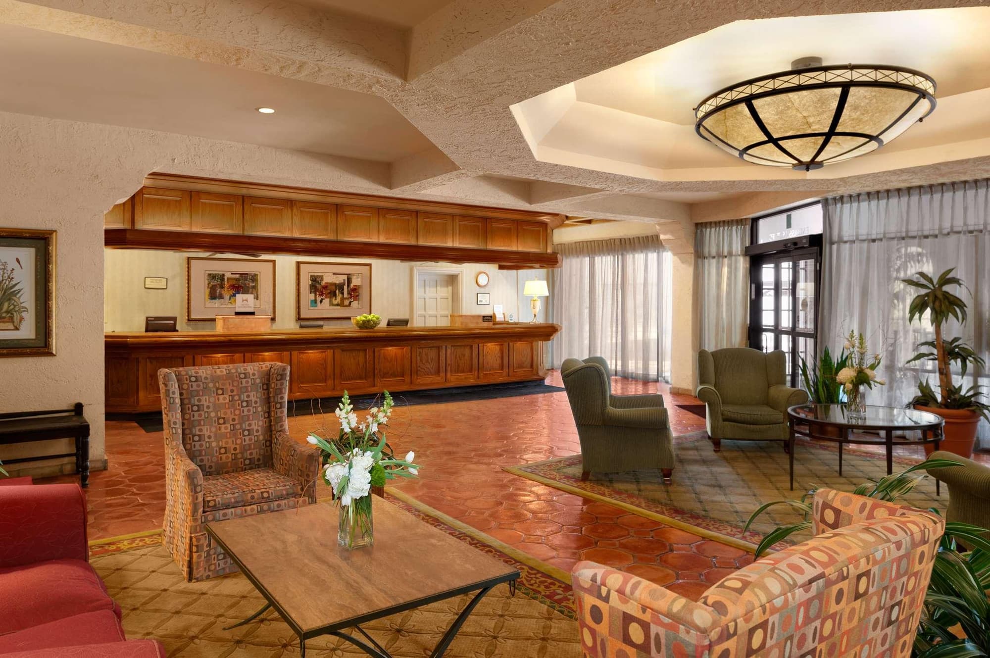 Embassy Suites by Hilton Kansas City Plaza, General view