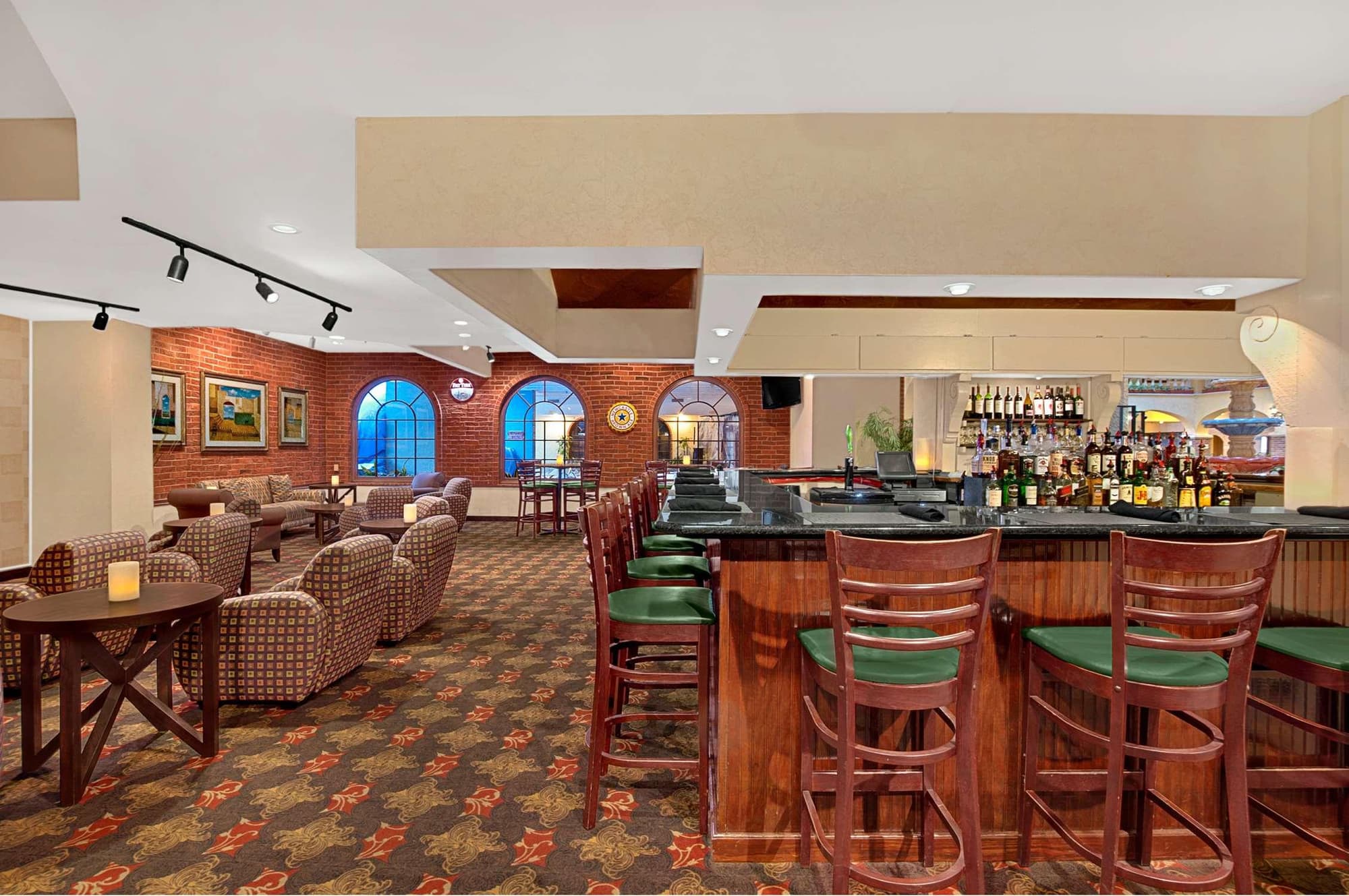 Embassy Suites by Hilton Kansas City Plaza, General view