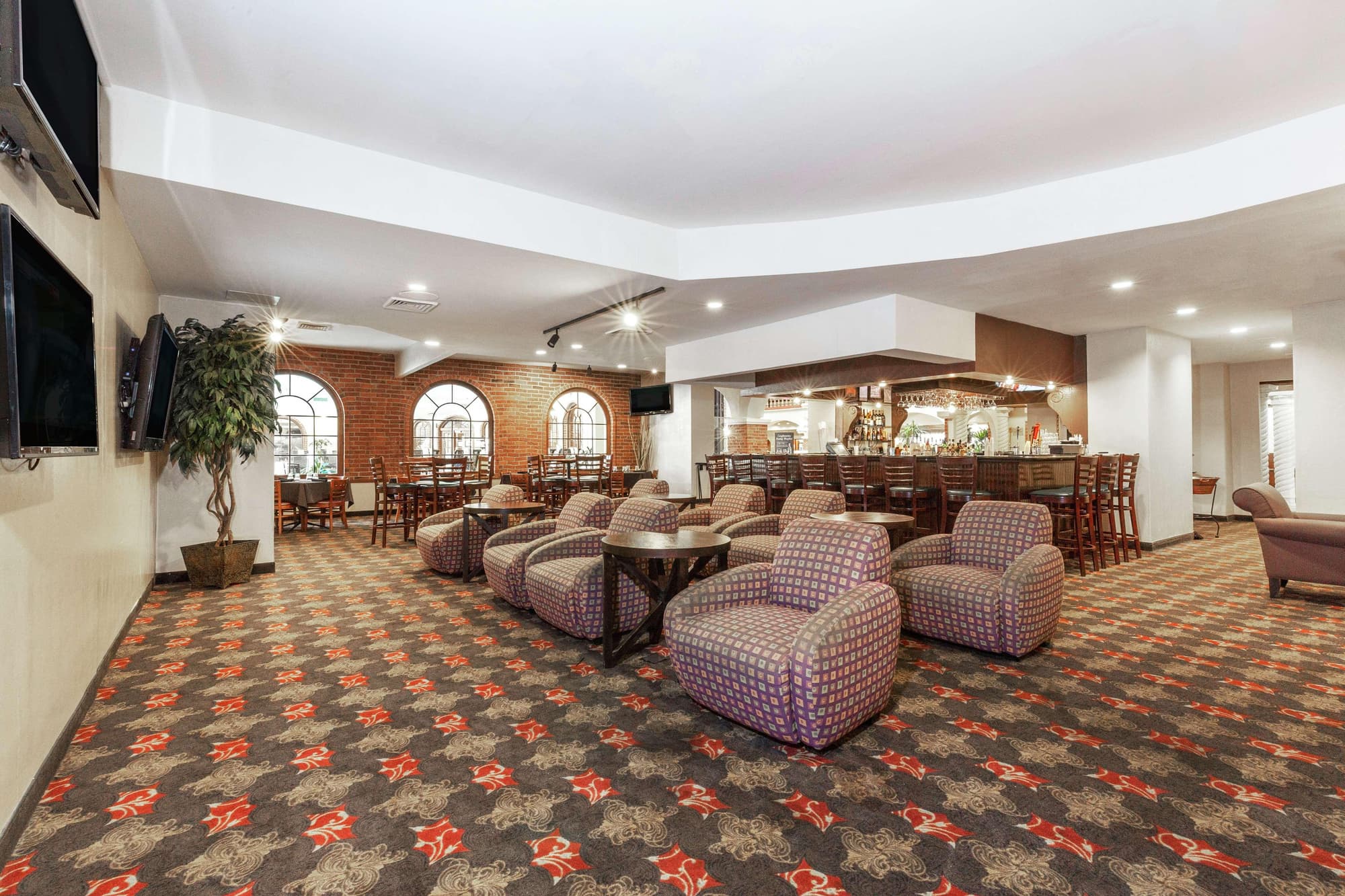 Embassy Suites by Hilton Kansas City Plaza, Bar