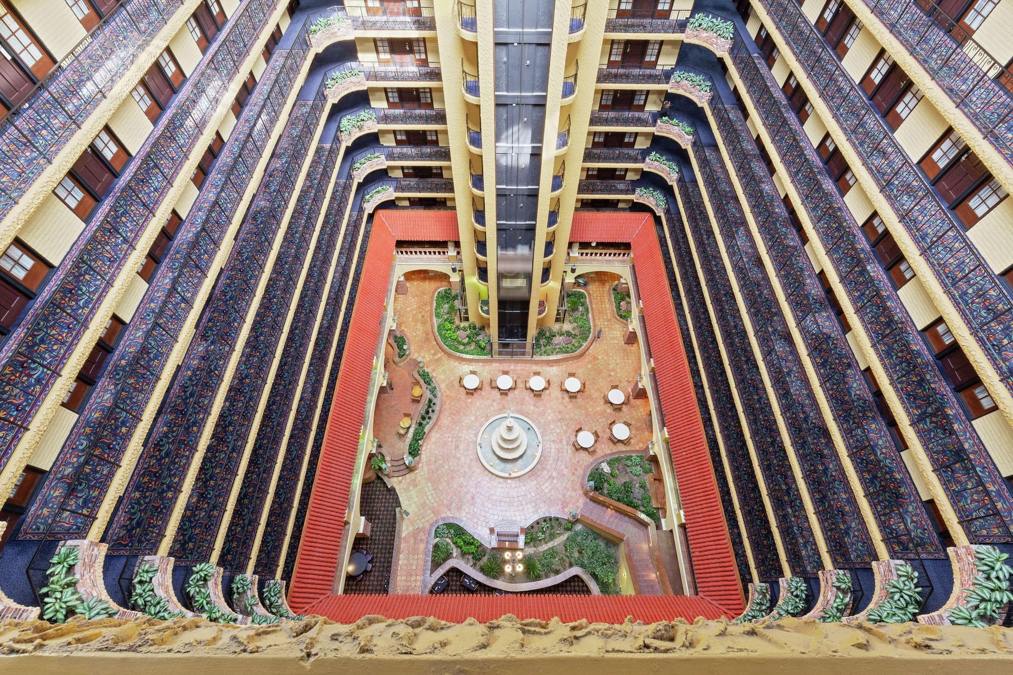 Embassy Suites by Hilton Kansas City Plaza, Lobby