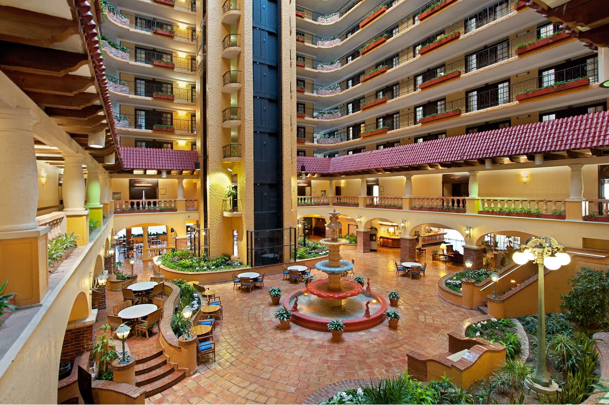 Embassy Suites by Hilton Kansas City Plaza, Lobby