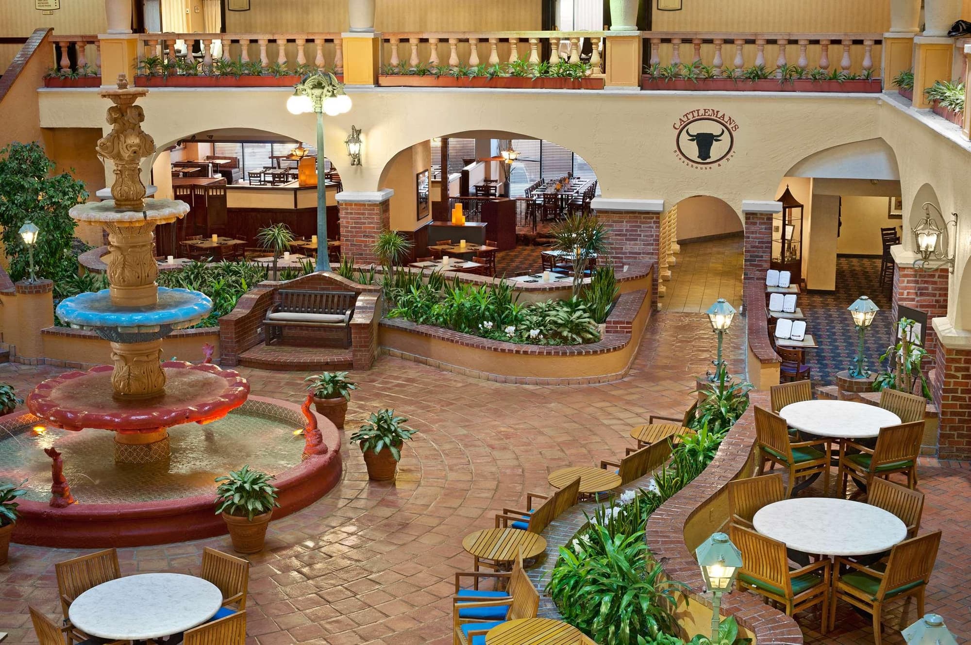 Embassy Suites by Hilton Kansas City Plaza, Lobby