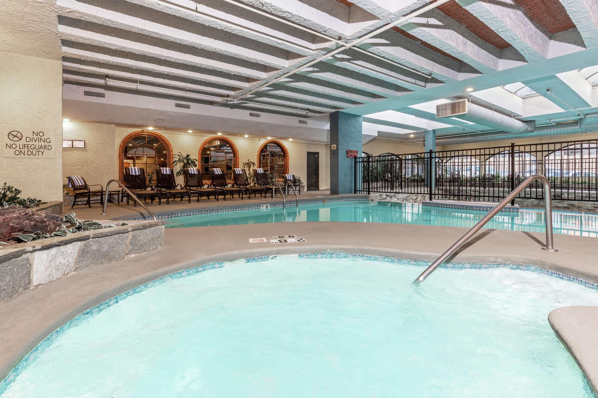 Embassy Suites by Hilton Kansas City Plaza, Pool