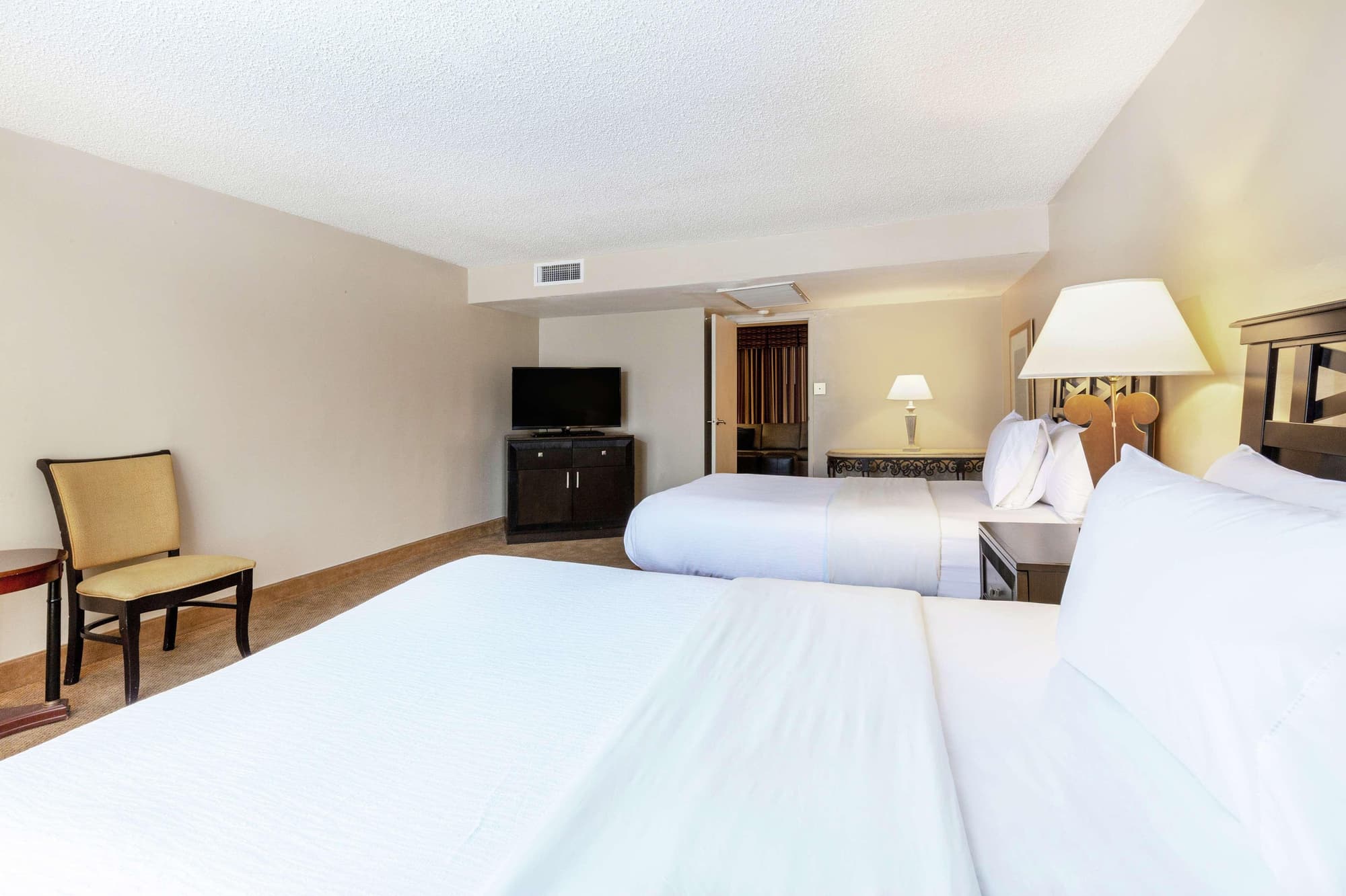 Embassy Suites by Hilton Kansas City Plaza, Room