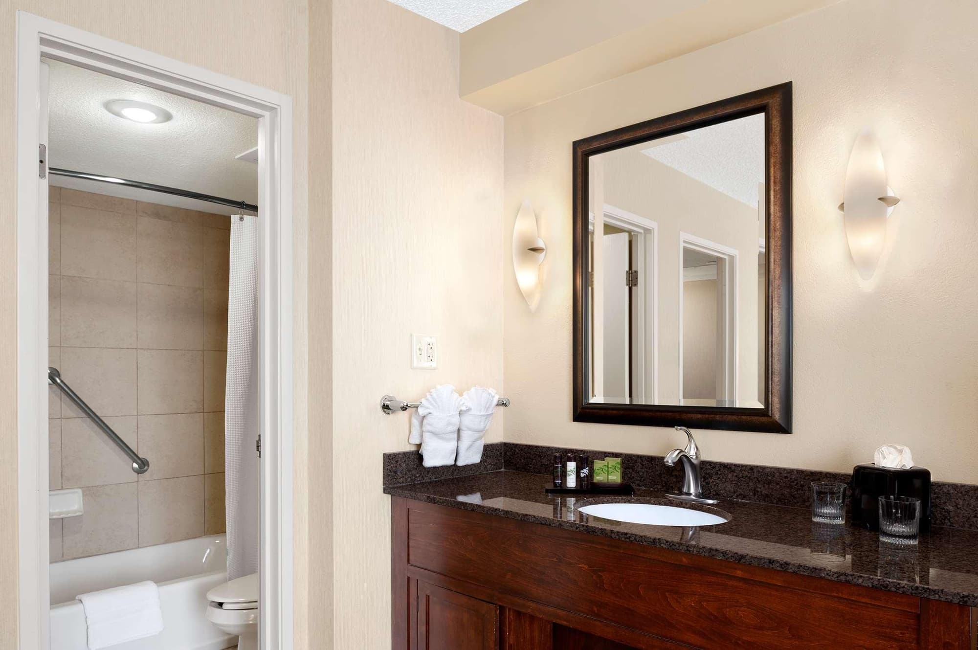 Embassy Suites by Hilton Kansas City Plaza, Room