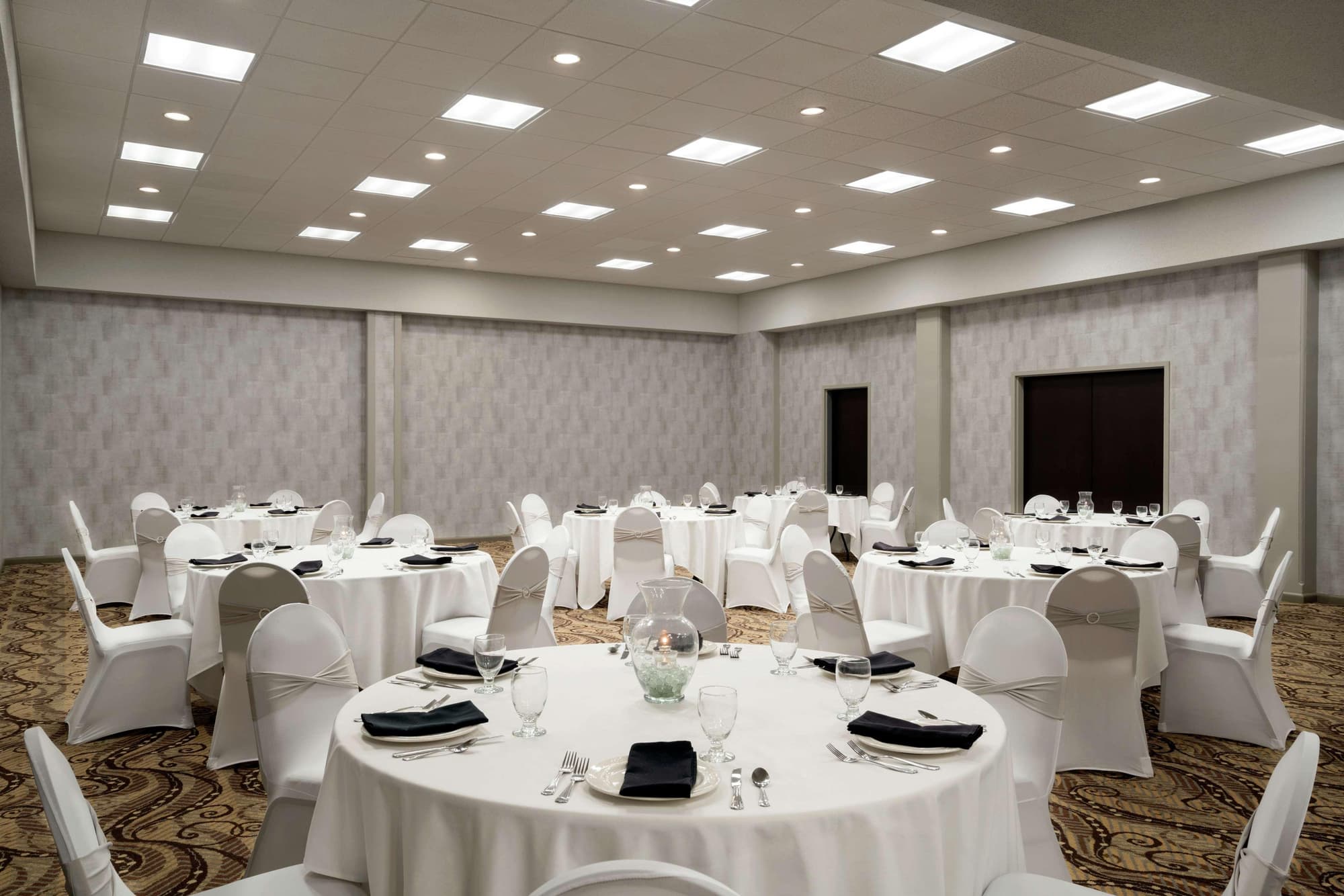 Embassy Suites Brunswick , General view