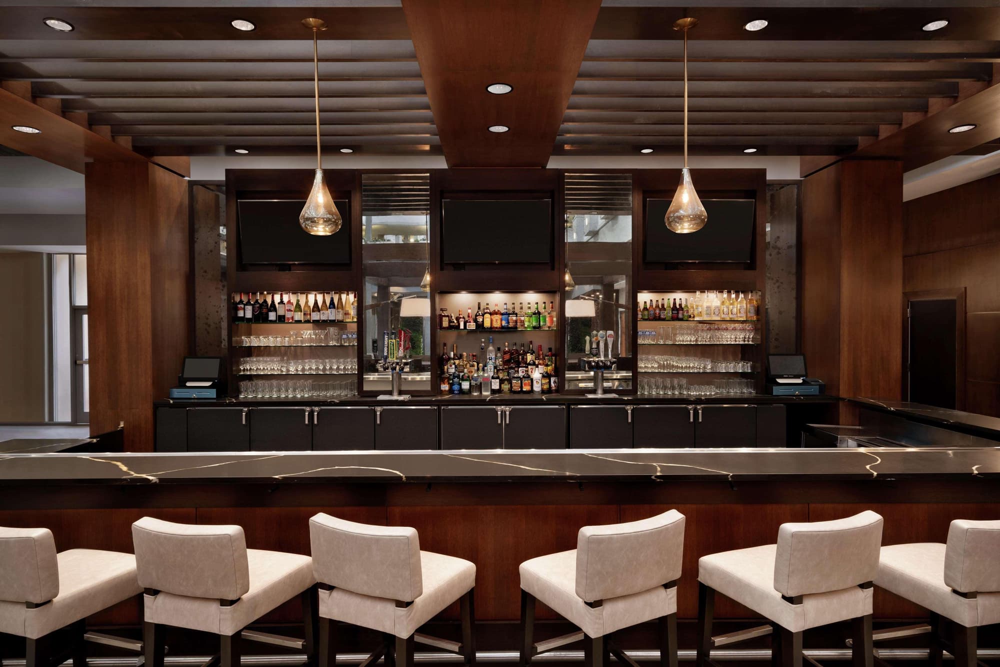 Embassy Suites Brunswick , Bar