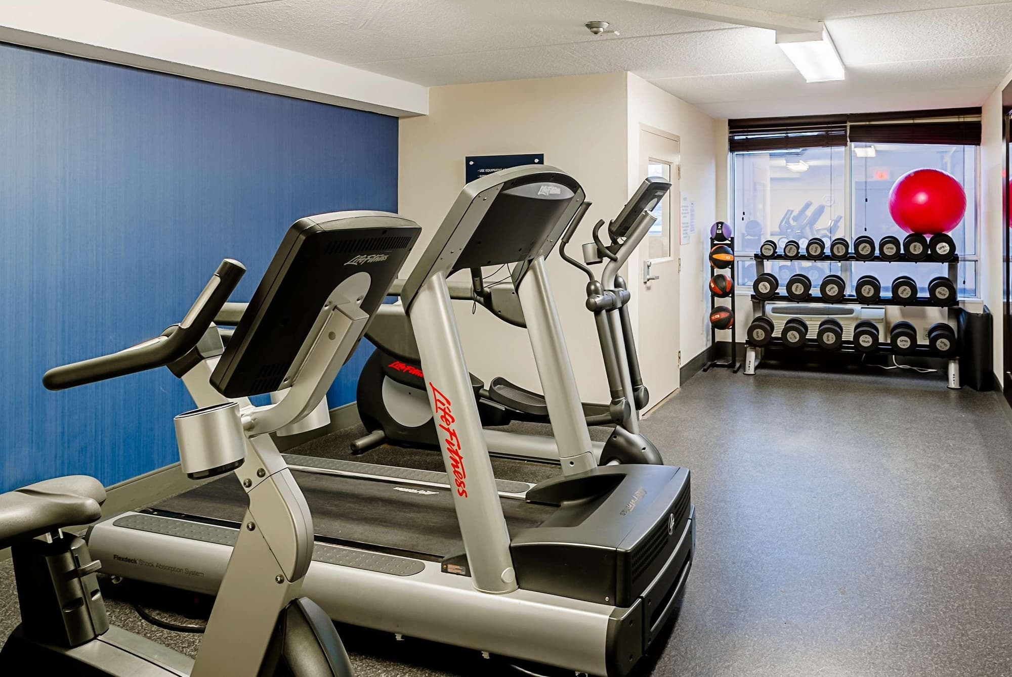 Ramada by Wyndham Niagara Falls by the River, Sports and Entertainment