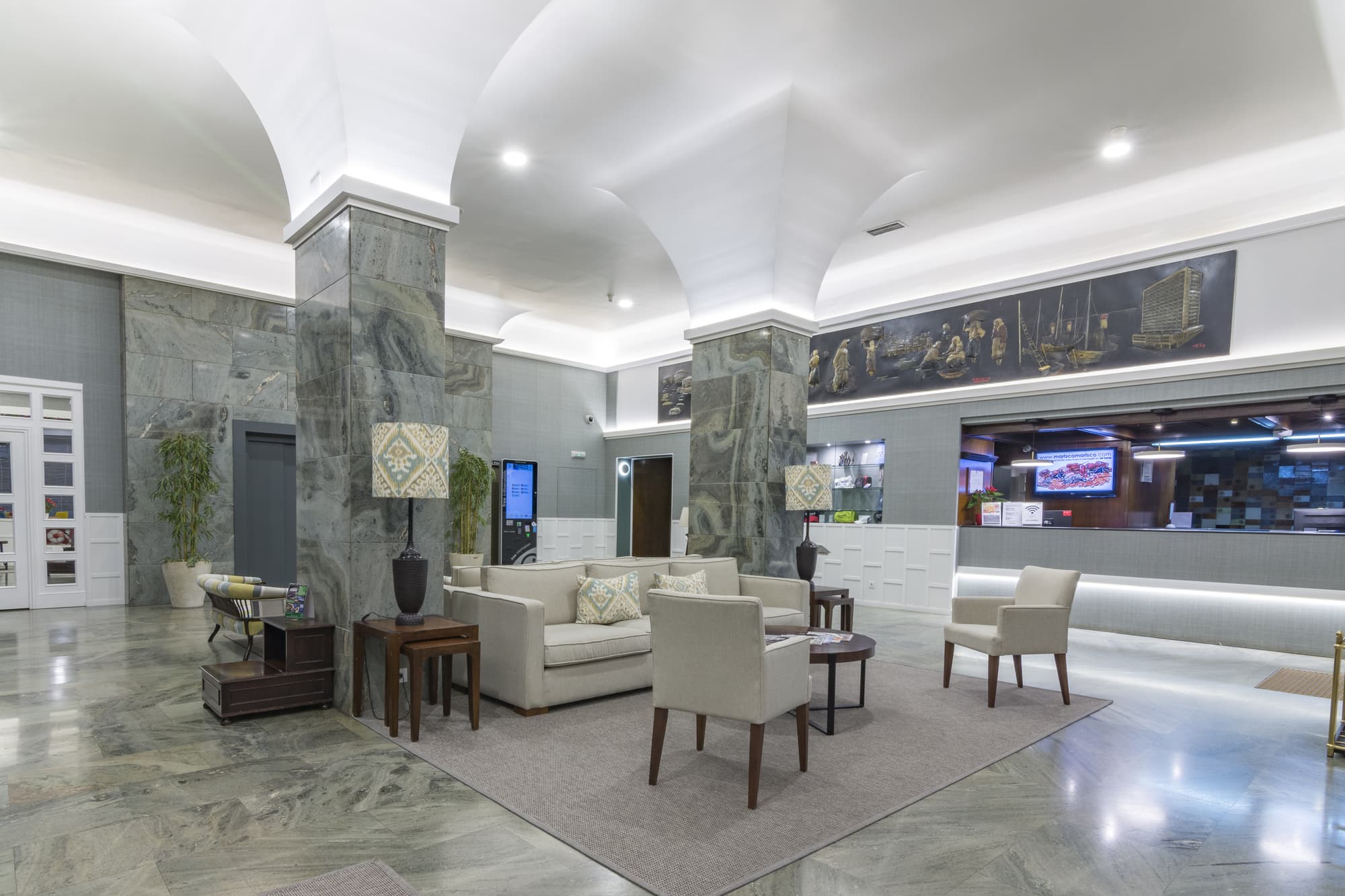 Bahia de Vigo, Lobby