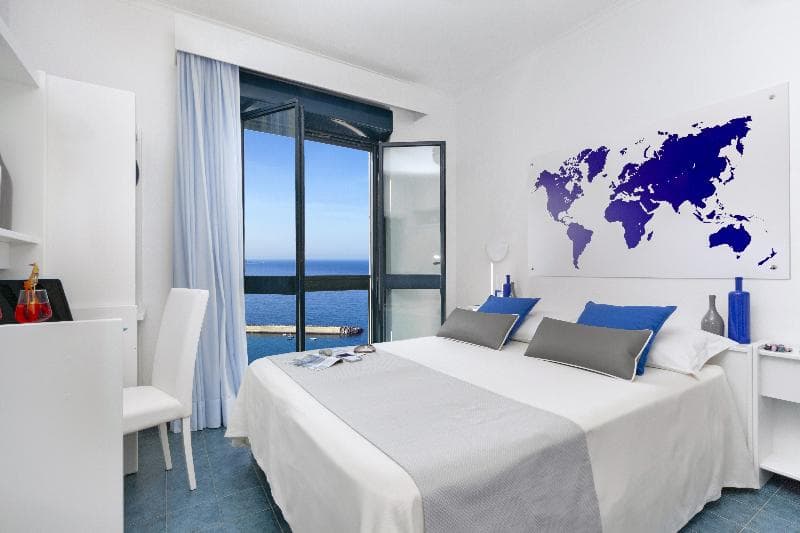 Panorama Palace, Room