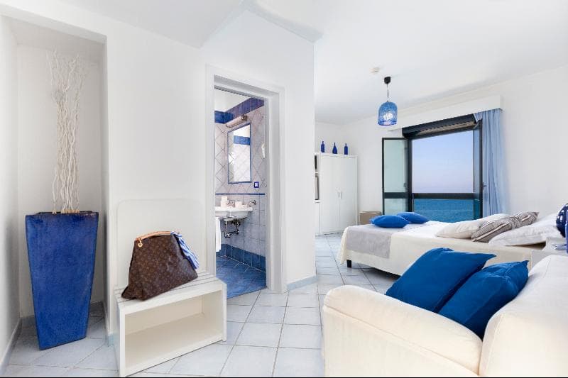 Panorama Palace, Room