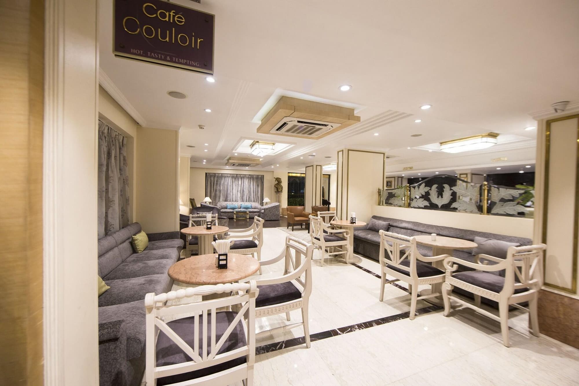 Bawa International, Bar