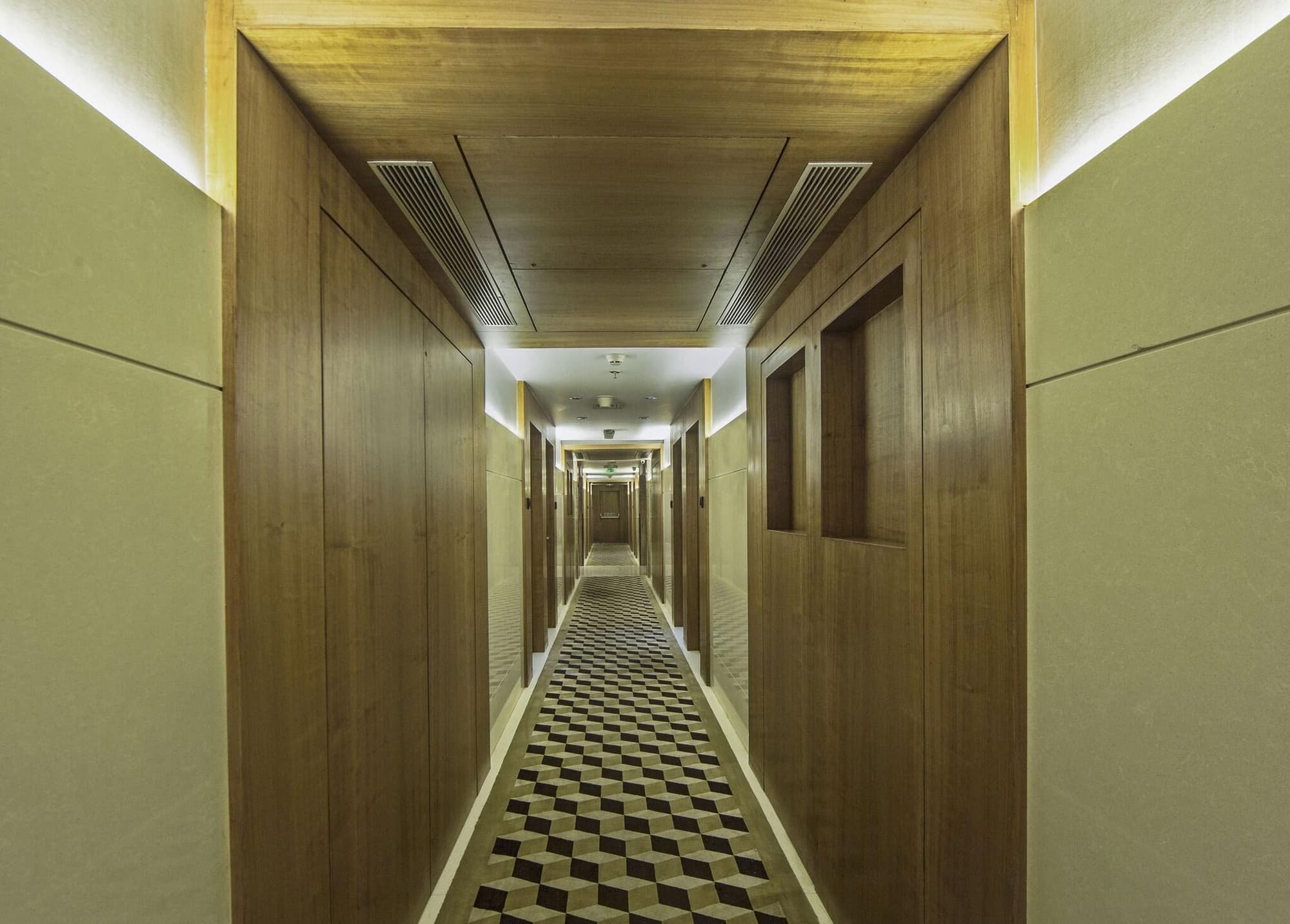 Bawa International, Lobby