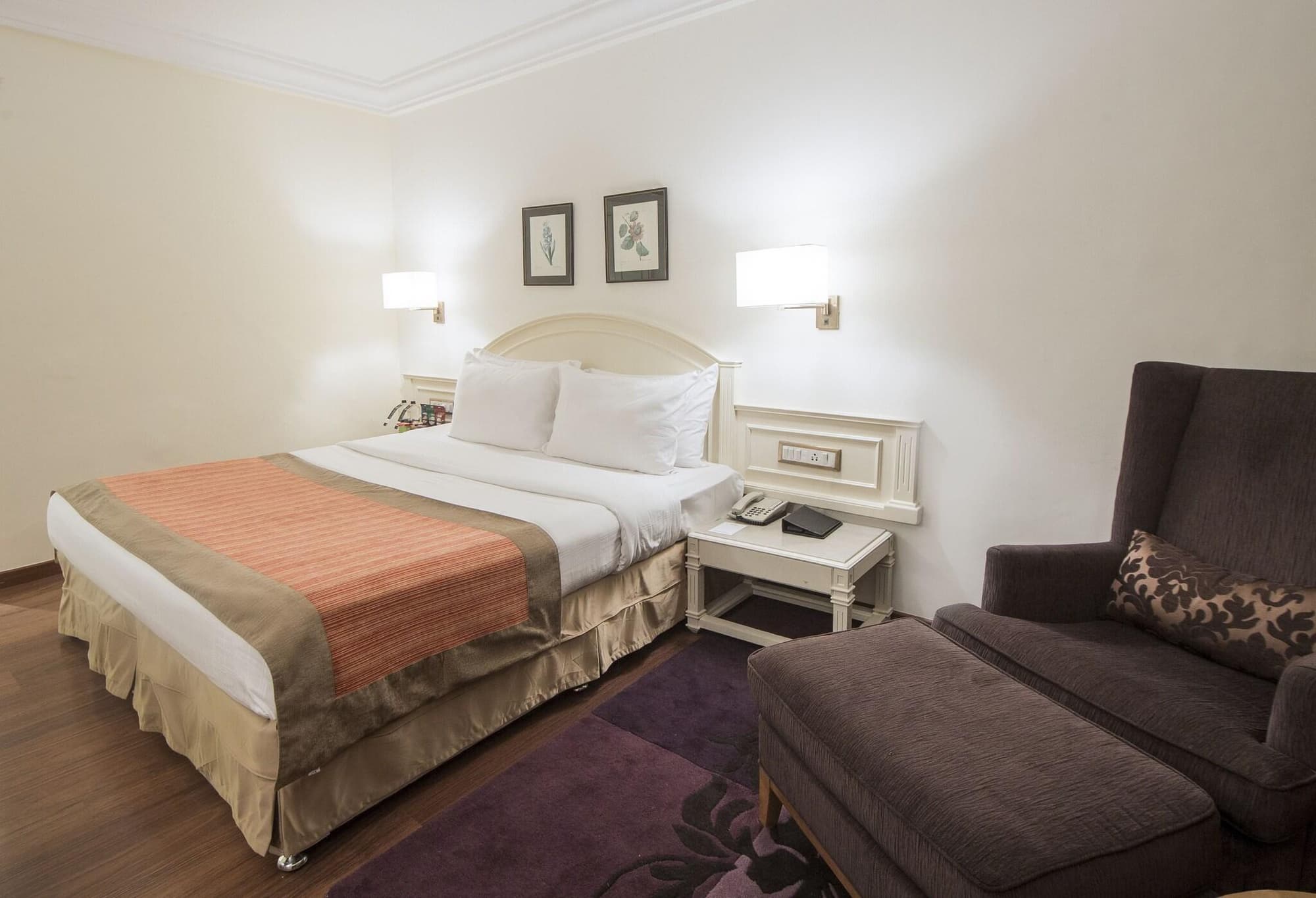 Bawa International, Room