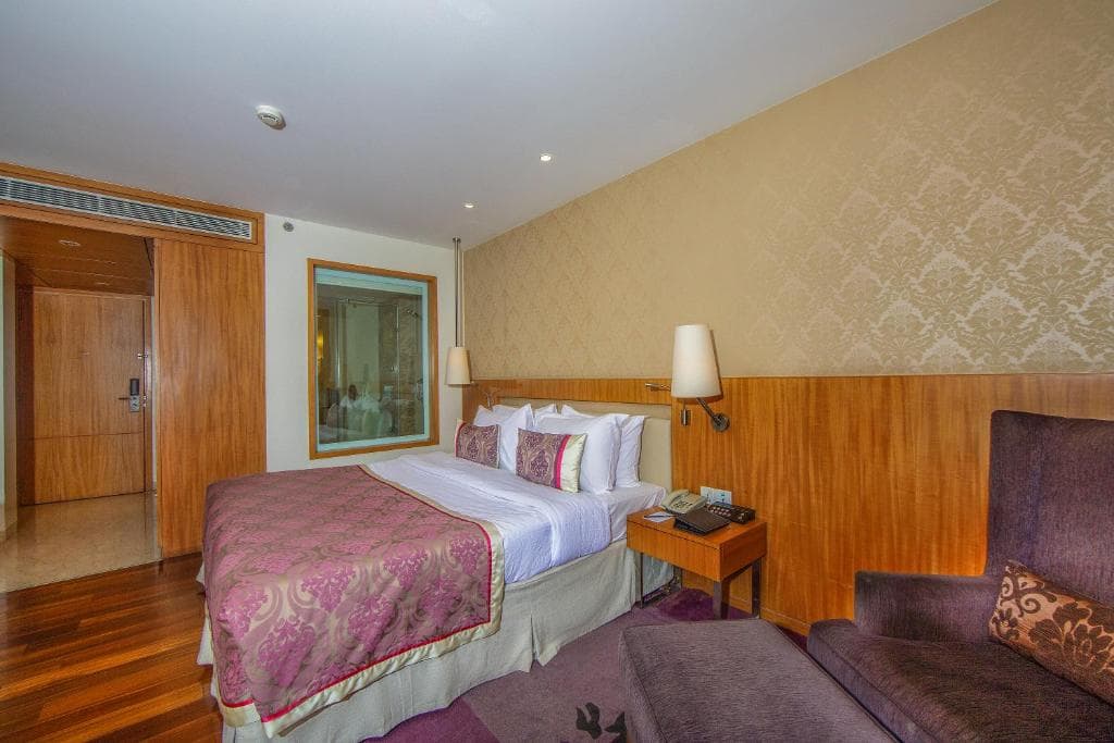 Bawa International, Room